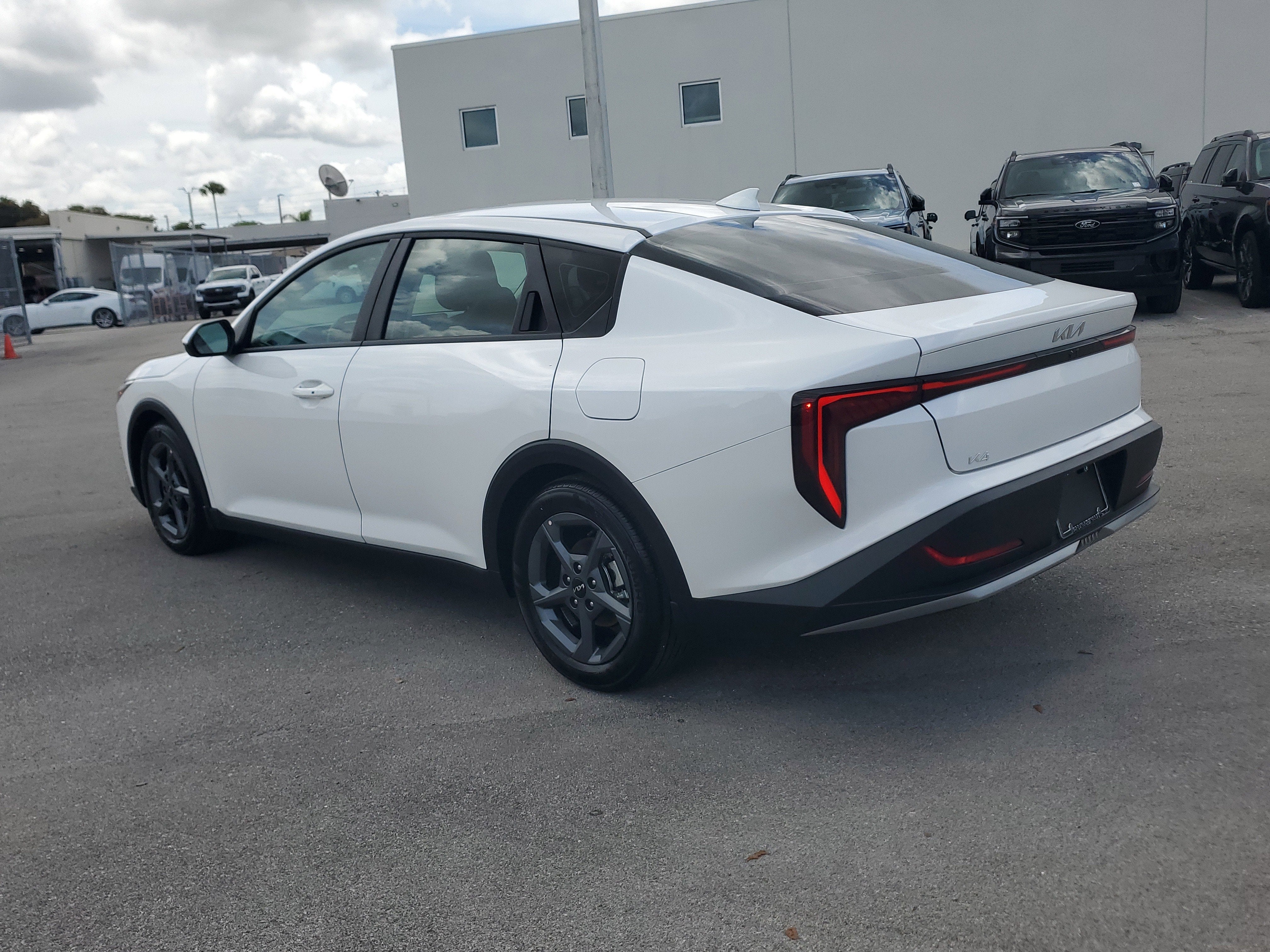 2025 Kia K4 LXS