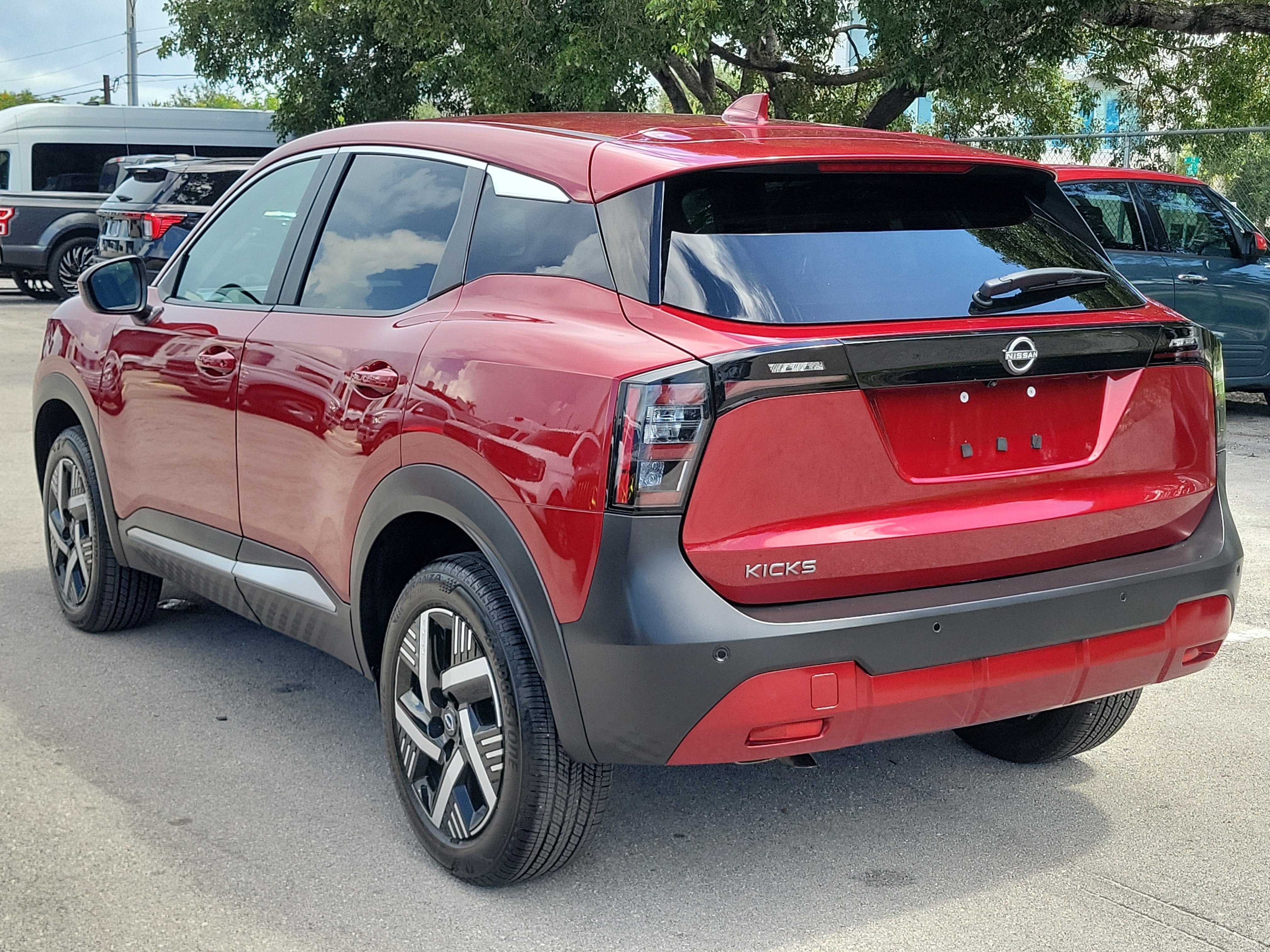 2025 Nissan Kicks SV