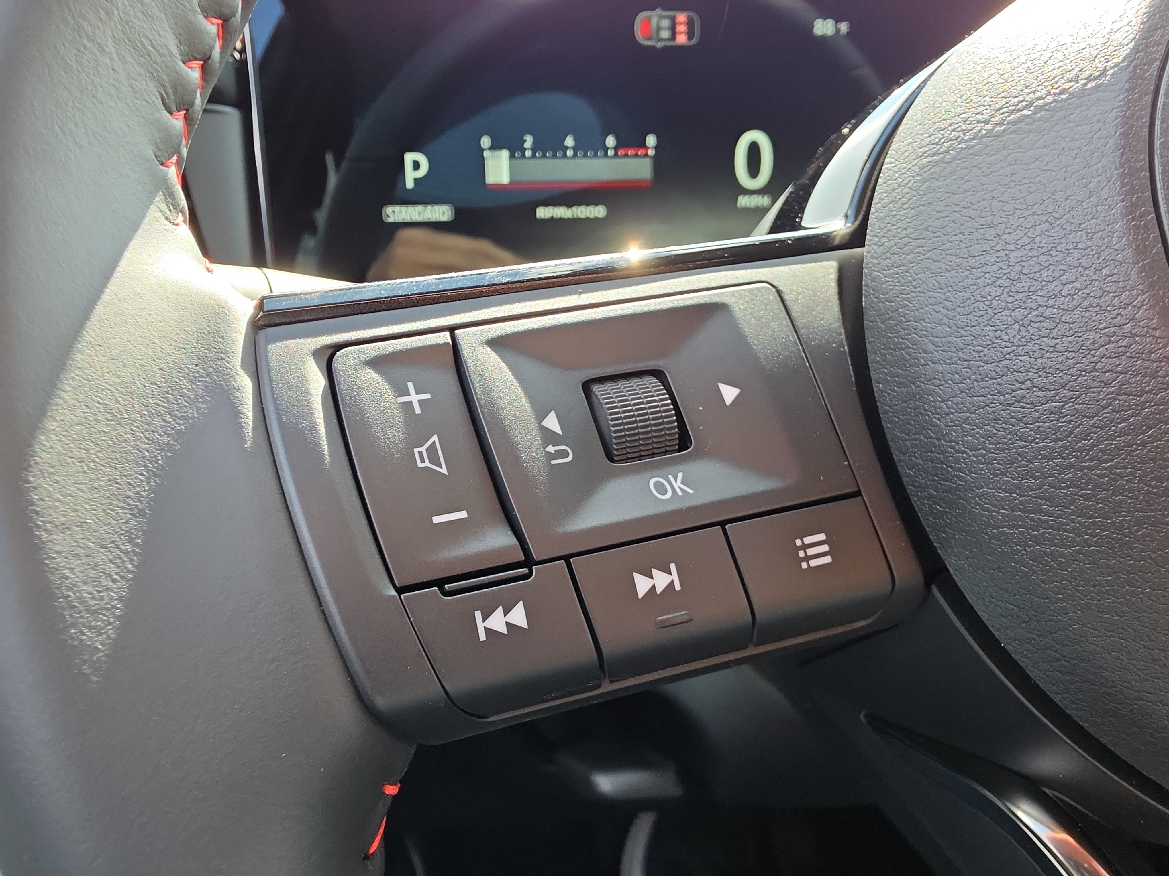 2026 Nissan Kicks SR 4WD