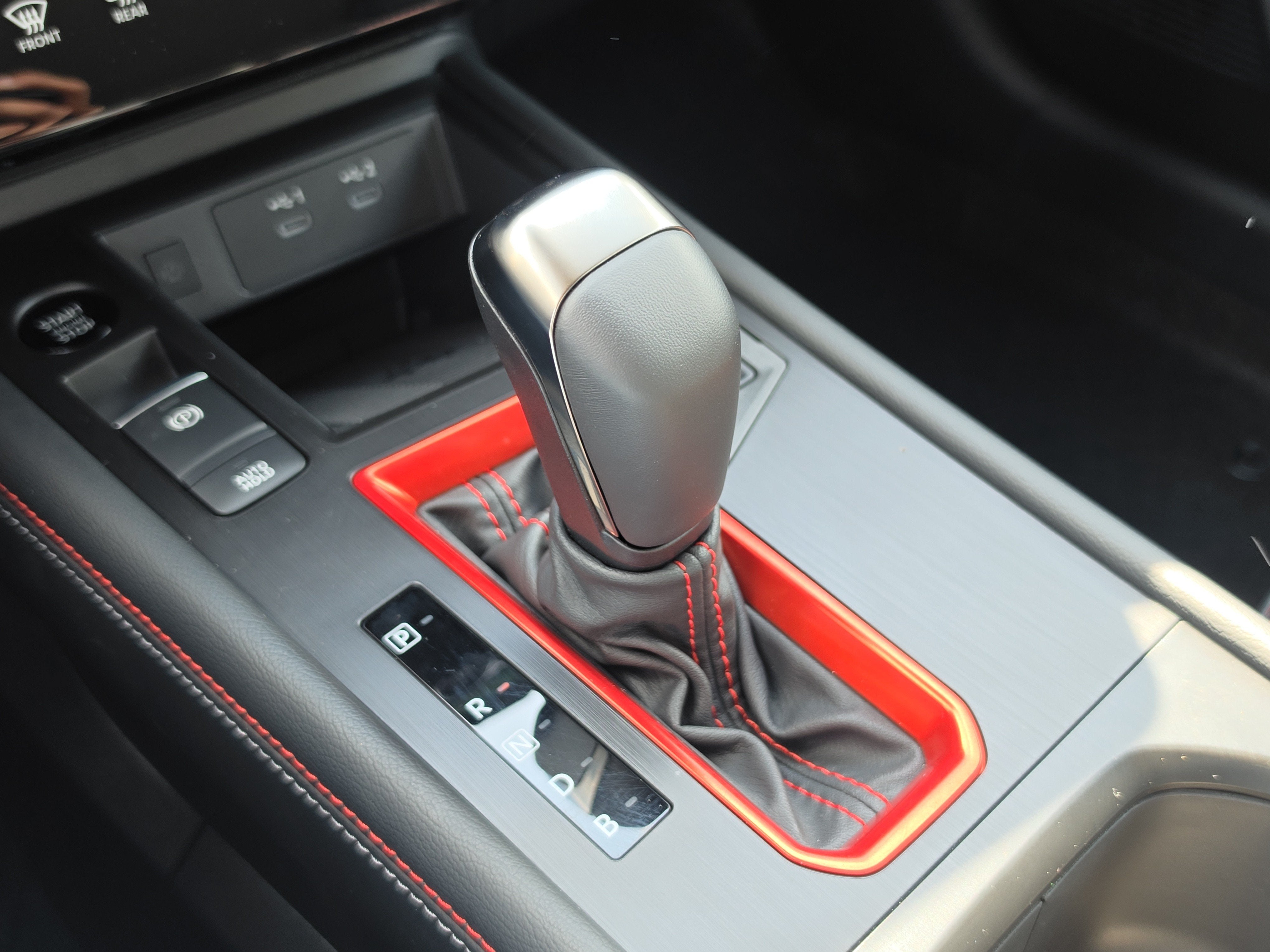 2026 Nissan Kicks SR 4WD