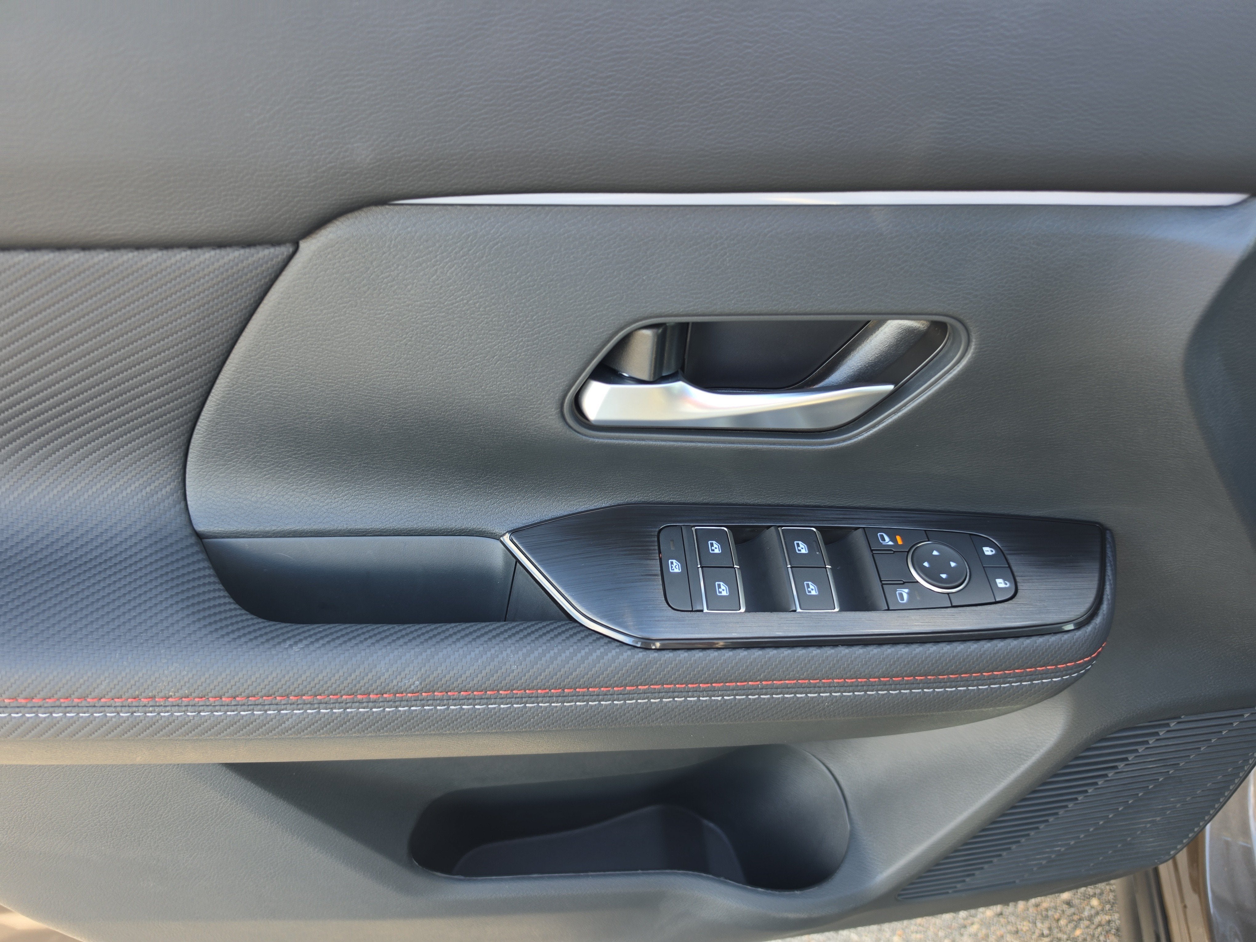 2026 Nissan Kicks SR 4WD