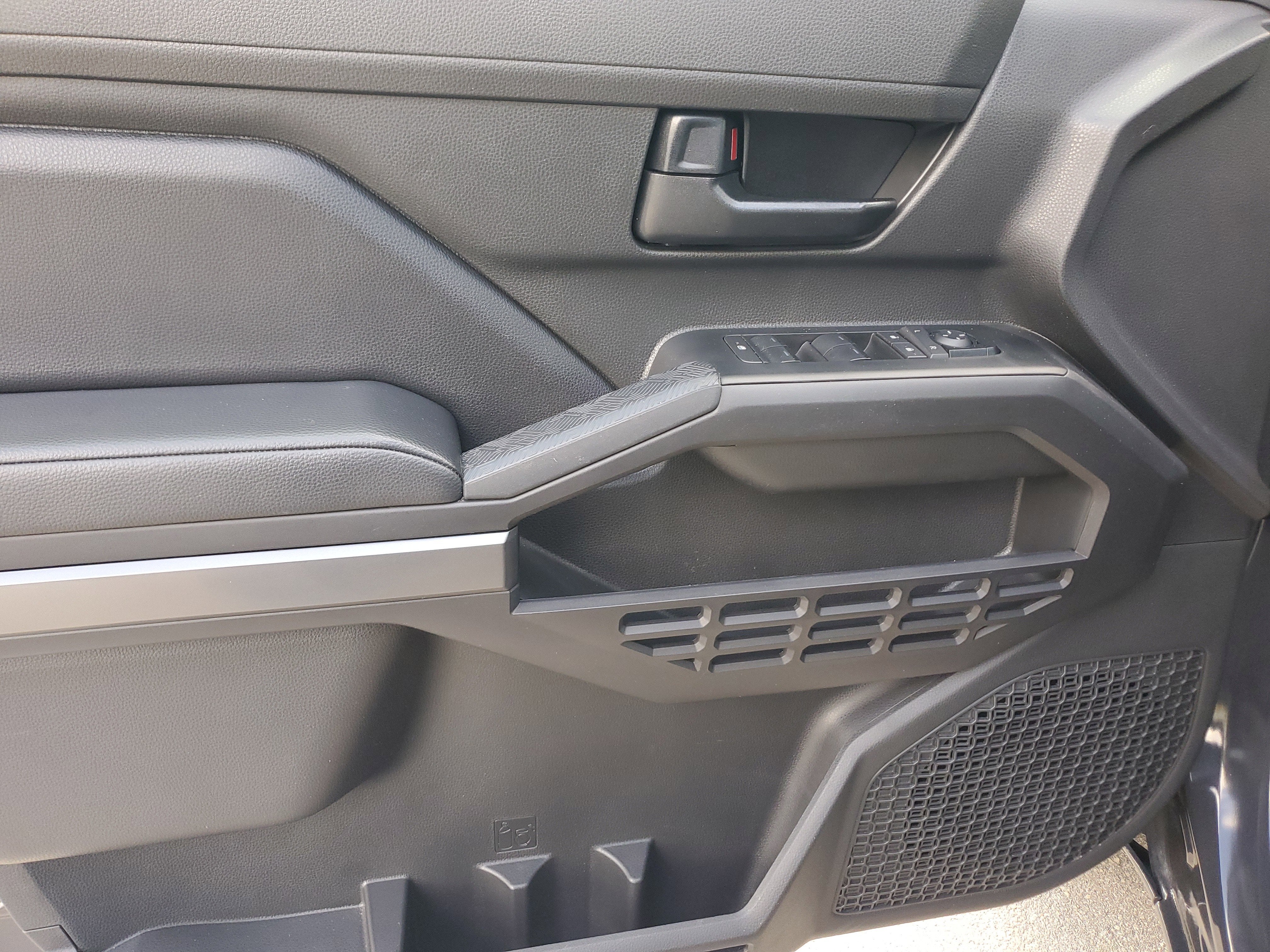 2025 Toyota Tacoma 2WD SR5