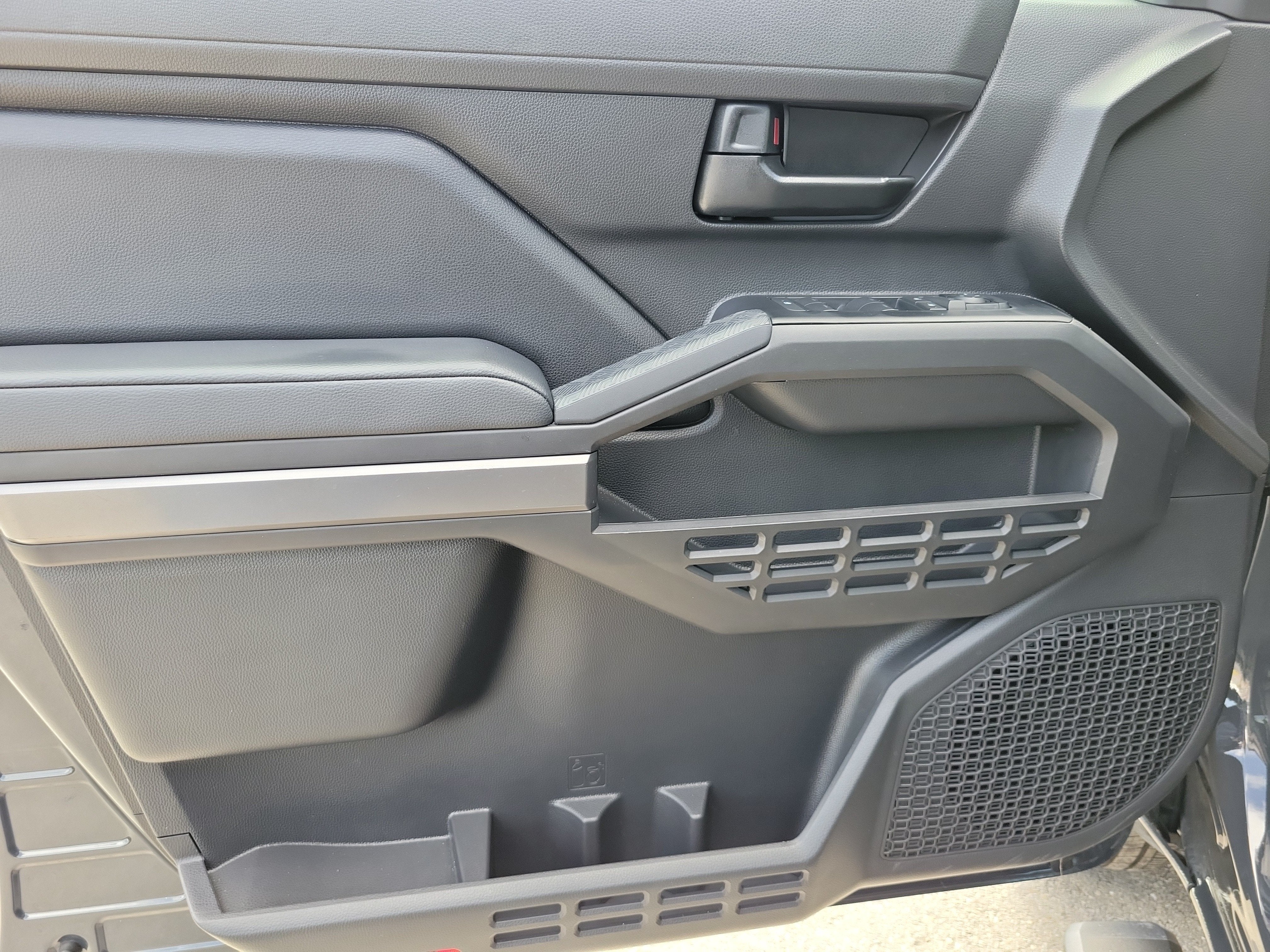 2025 Toyota Tacoma 2WD SR5
