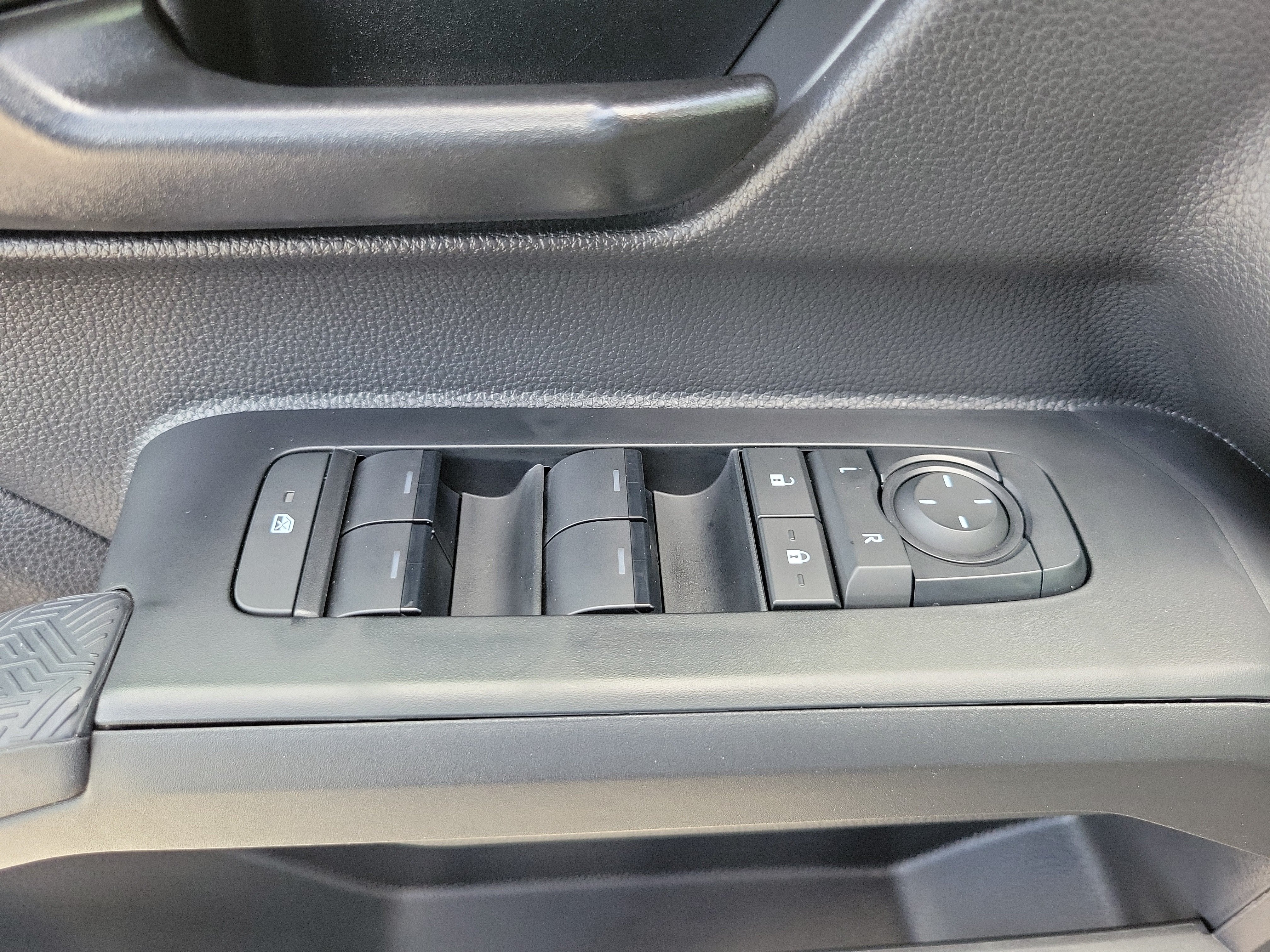 2025 Toyota Tacoma 2WD SR5