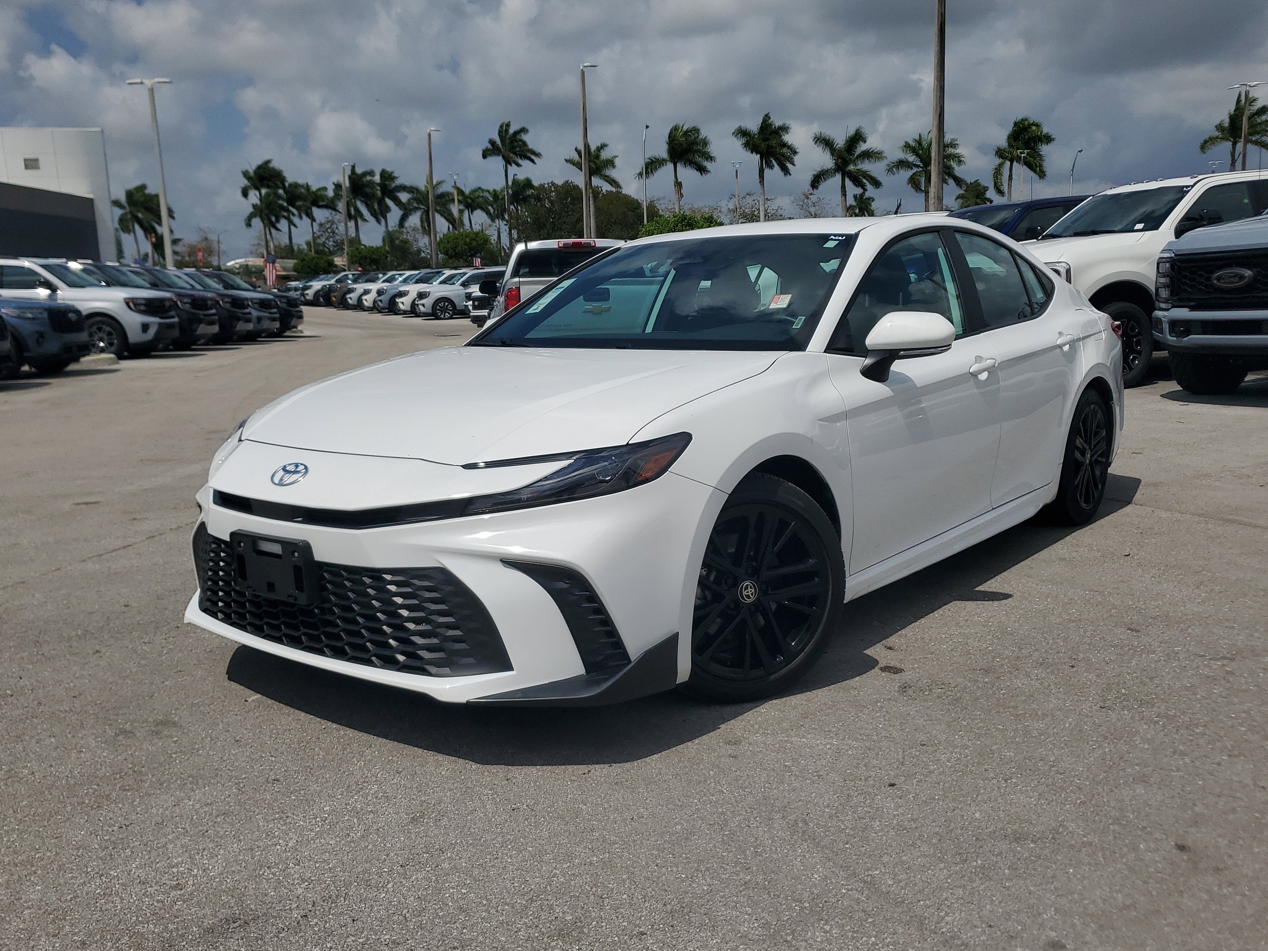 2025 Toyota Camry SE