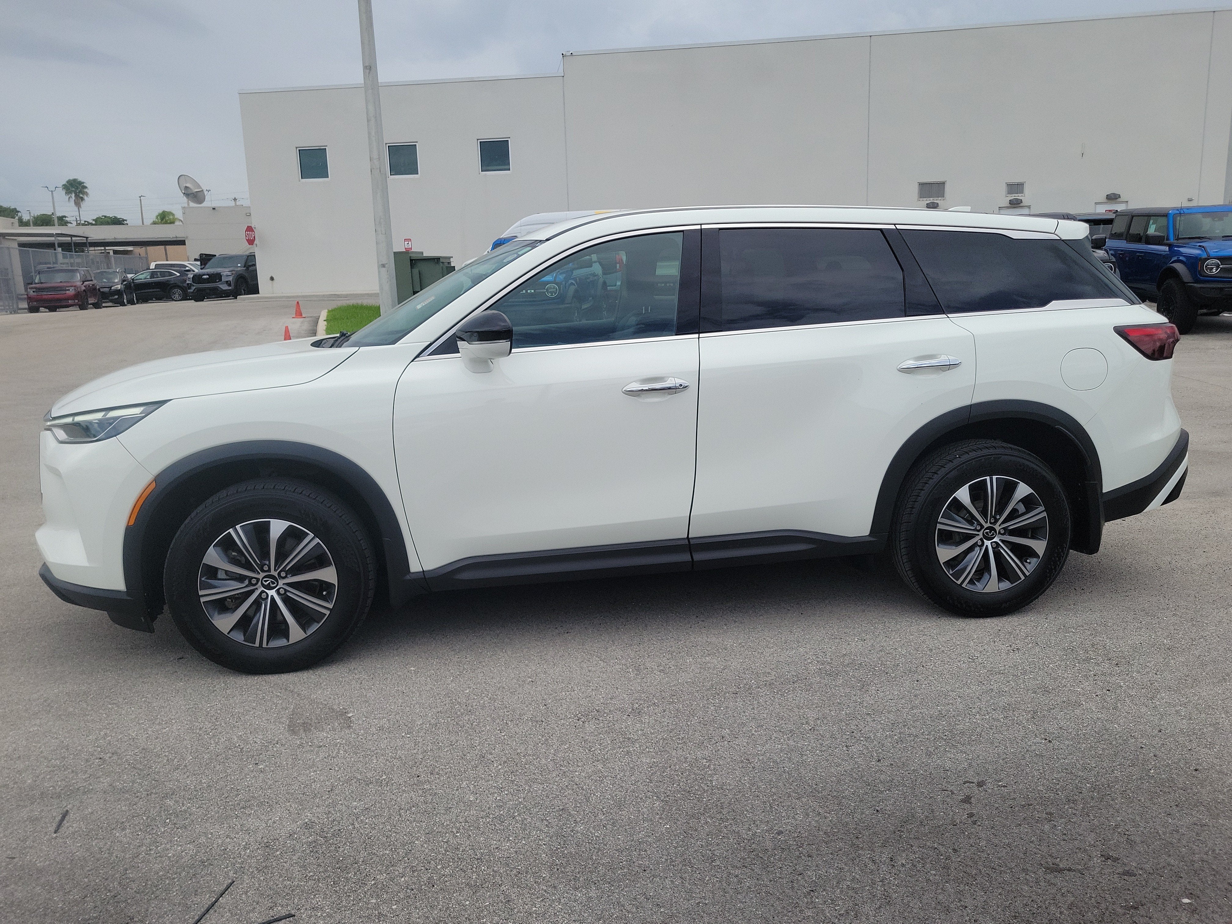 2024 INFINITI QX60 PURE