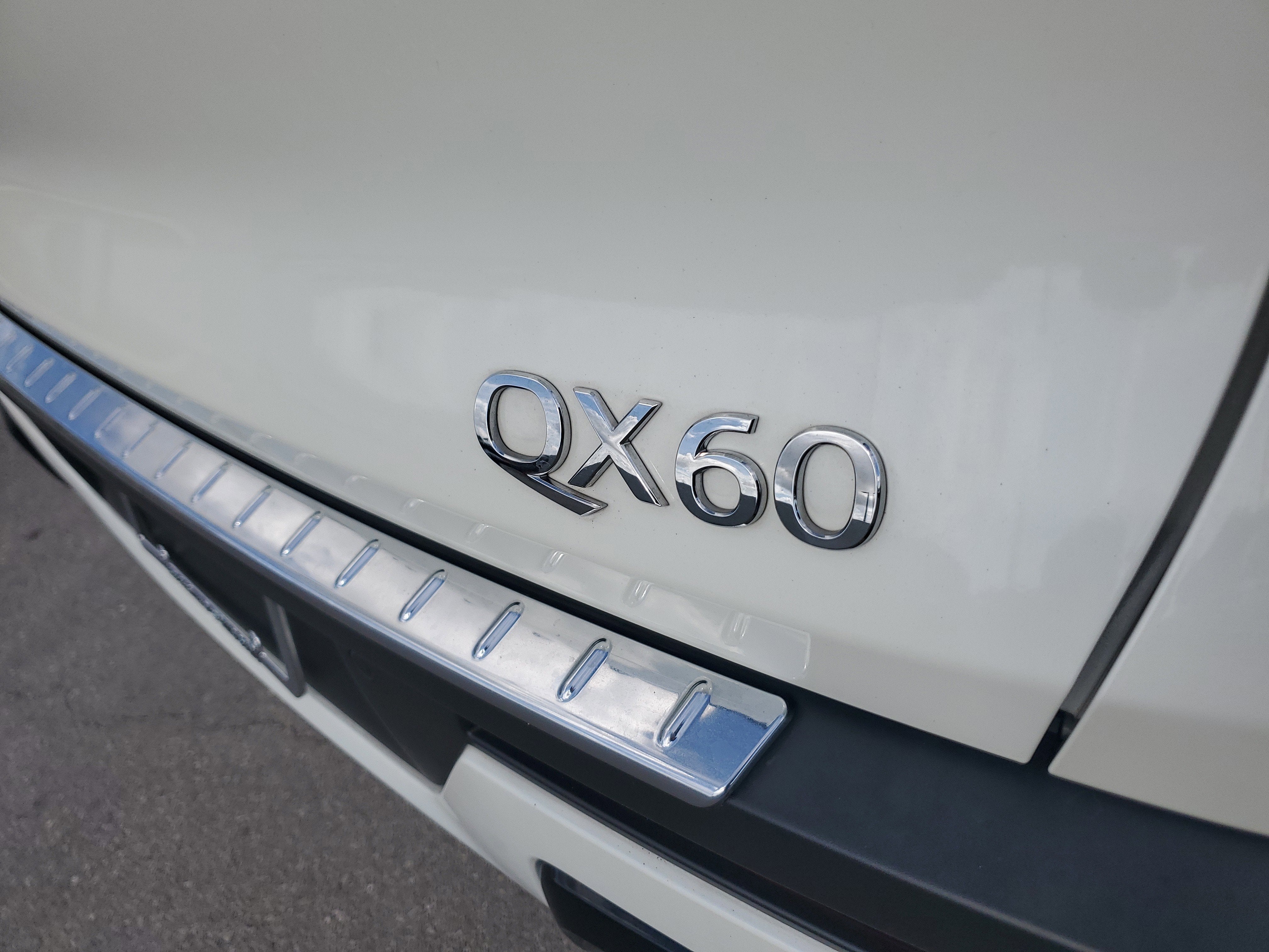 2023 INFINITI QX60 LUXE 4WD