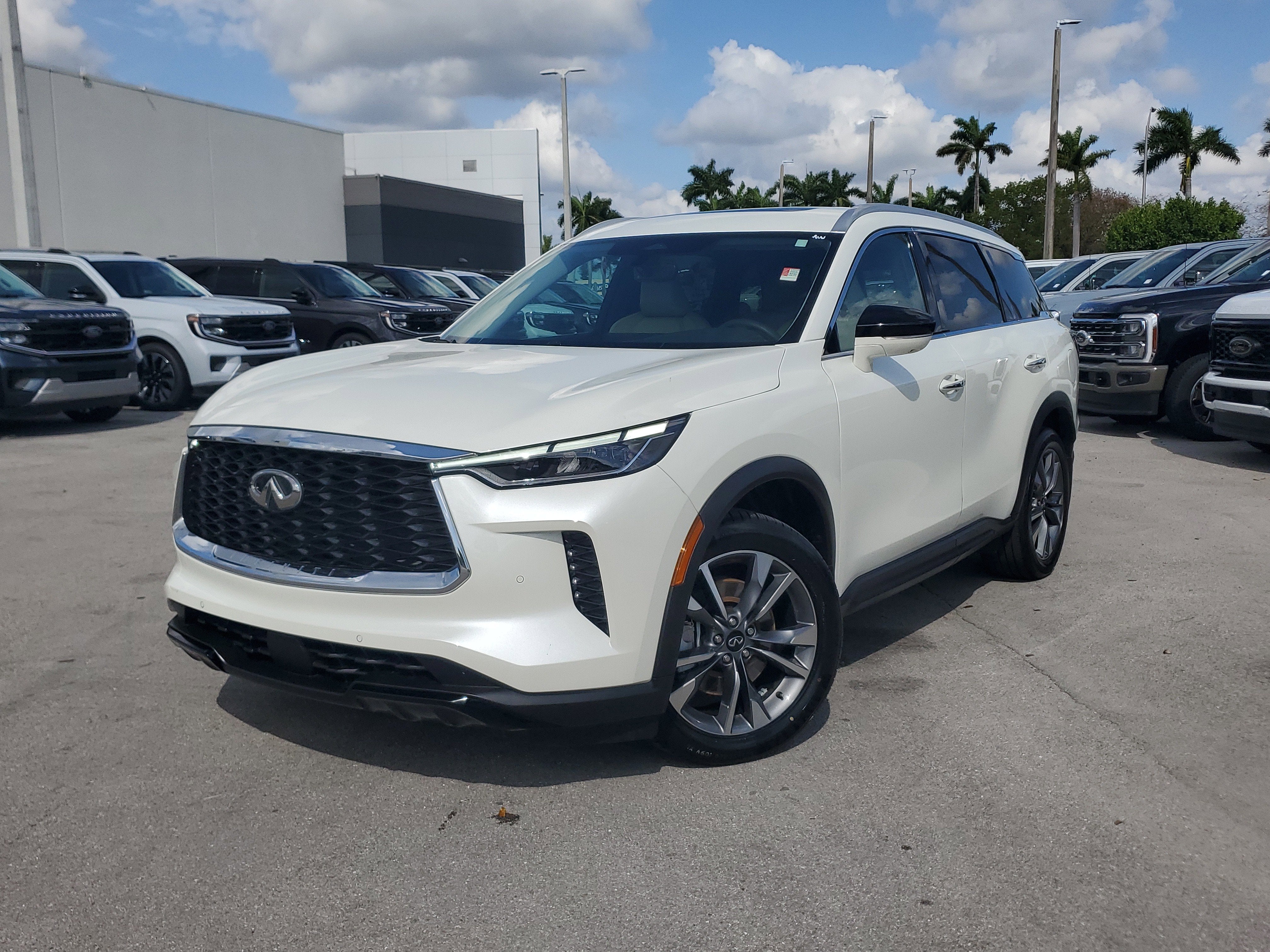 2023 INFINITI QX60 LUXE 4WD