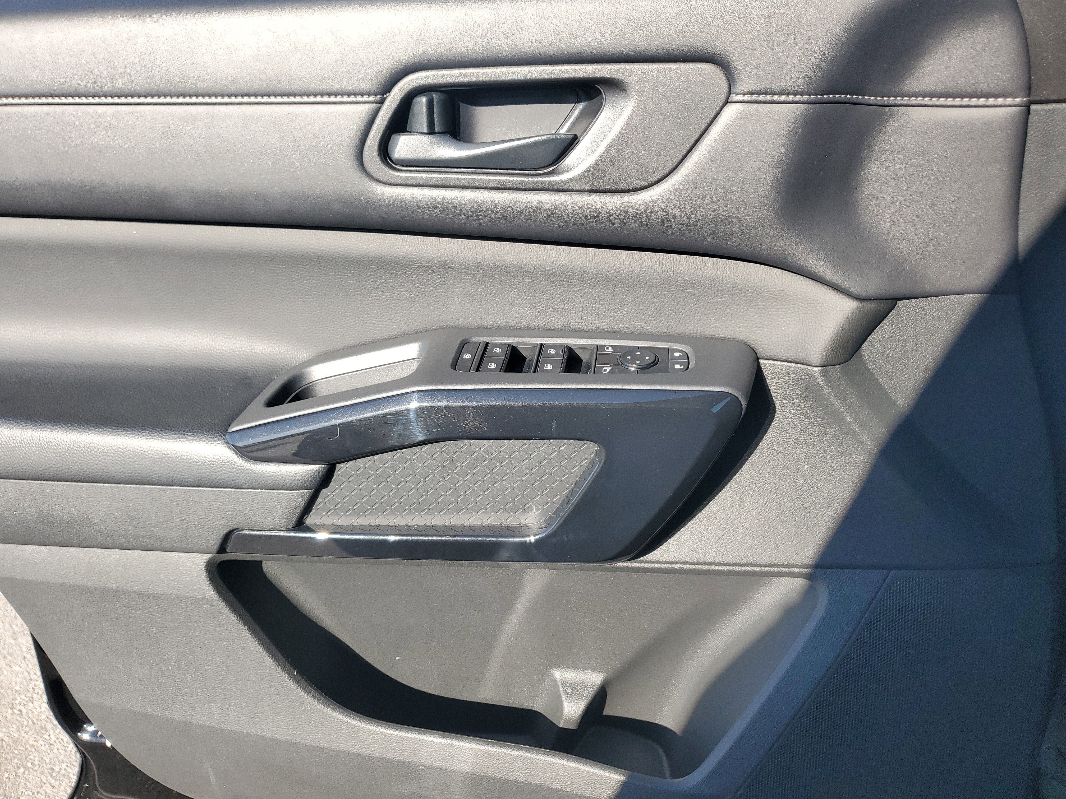 2023 Nissan Pathfinder S