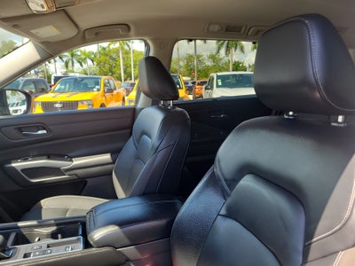 2022 Nissan Pathfinder SL