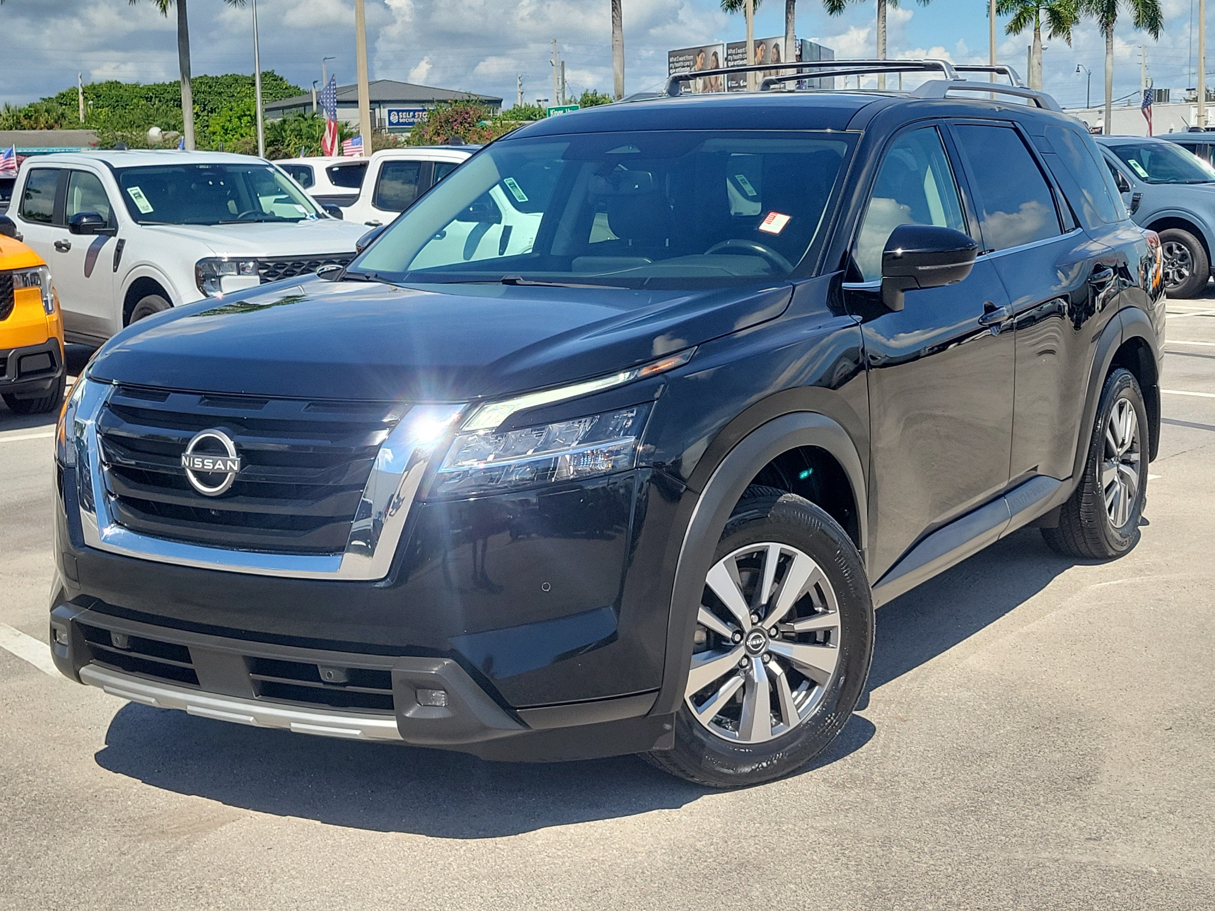 2022 Nissan Pathfinder SL