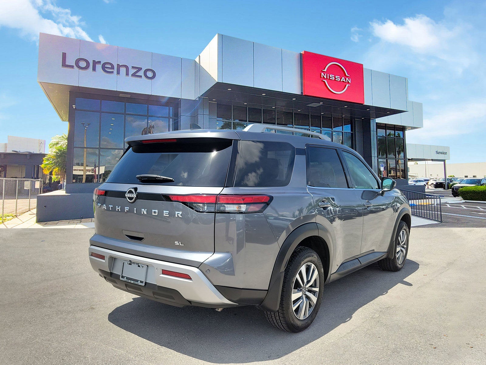 2025 Nissan Pathfinder SL