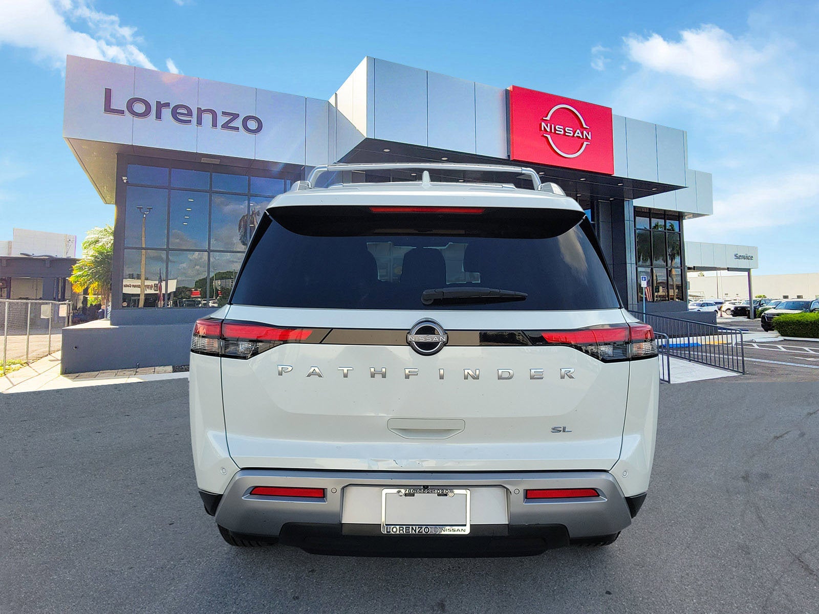 2024 Nissan Pathfinder SL