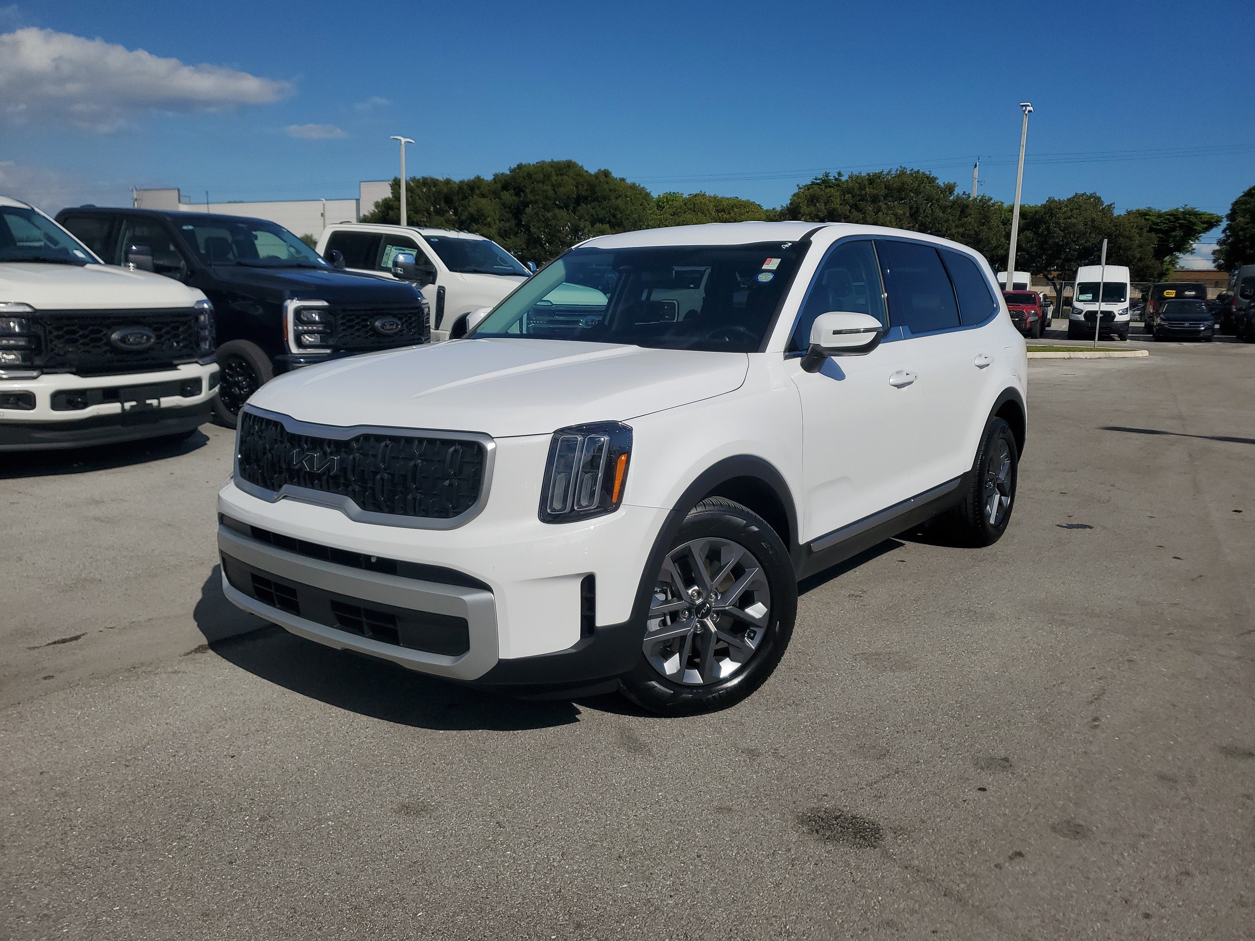 2024 Kia Telluride LX