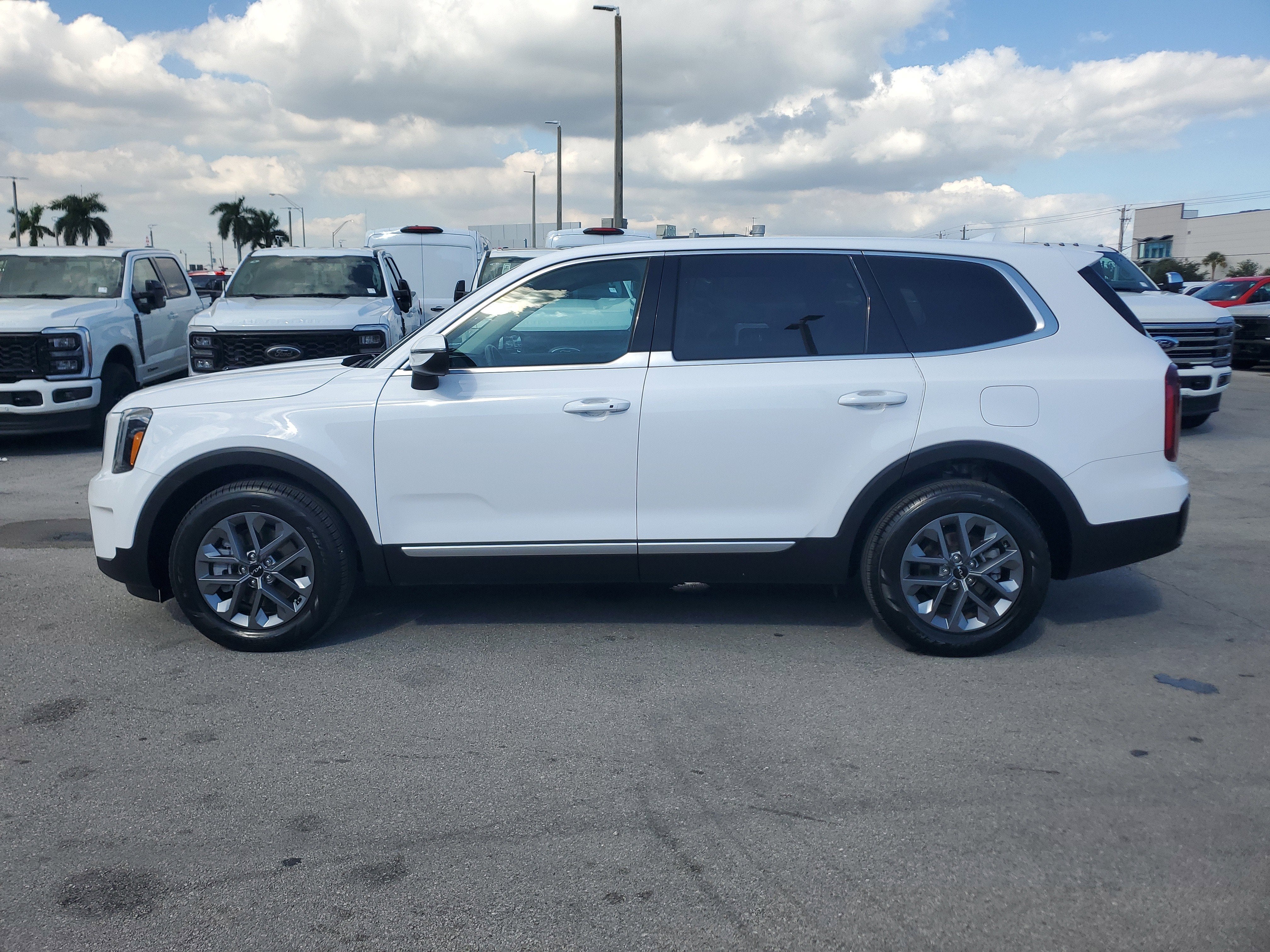 2024 Kia Telluride LX