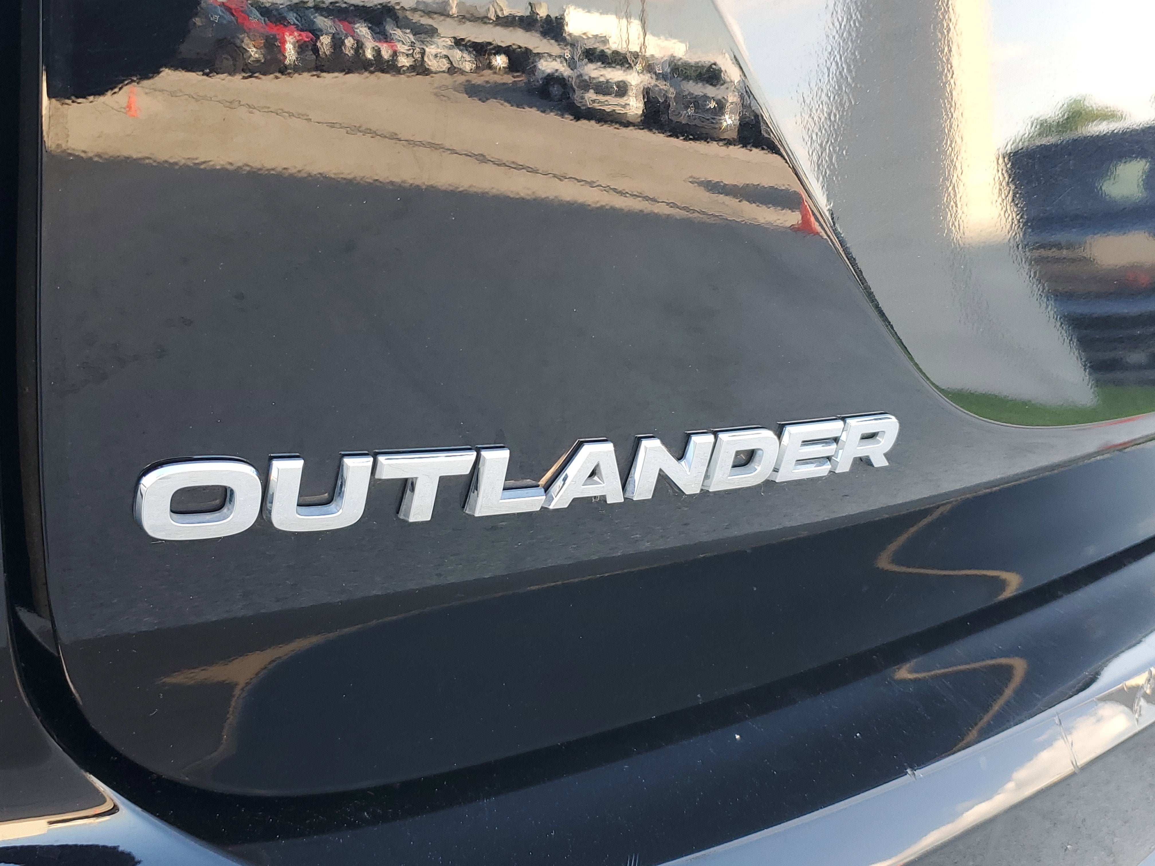2025 Mitsubishi Outlander SE