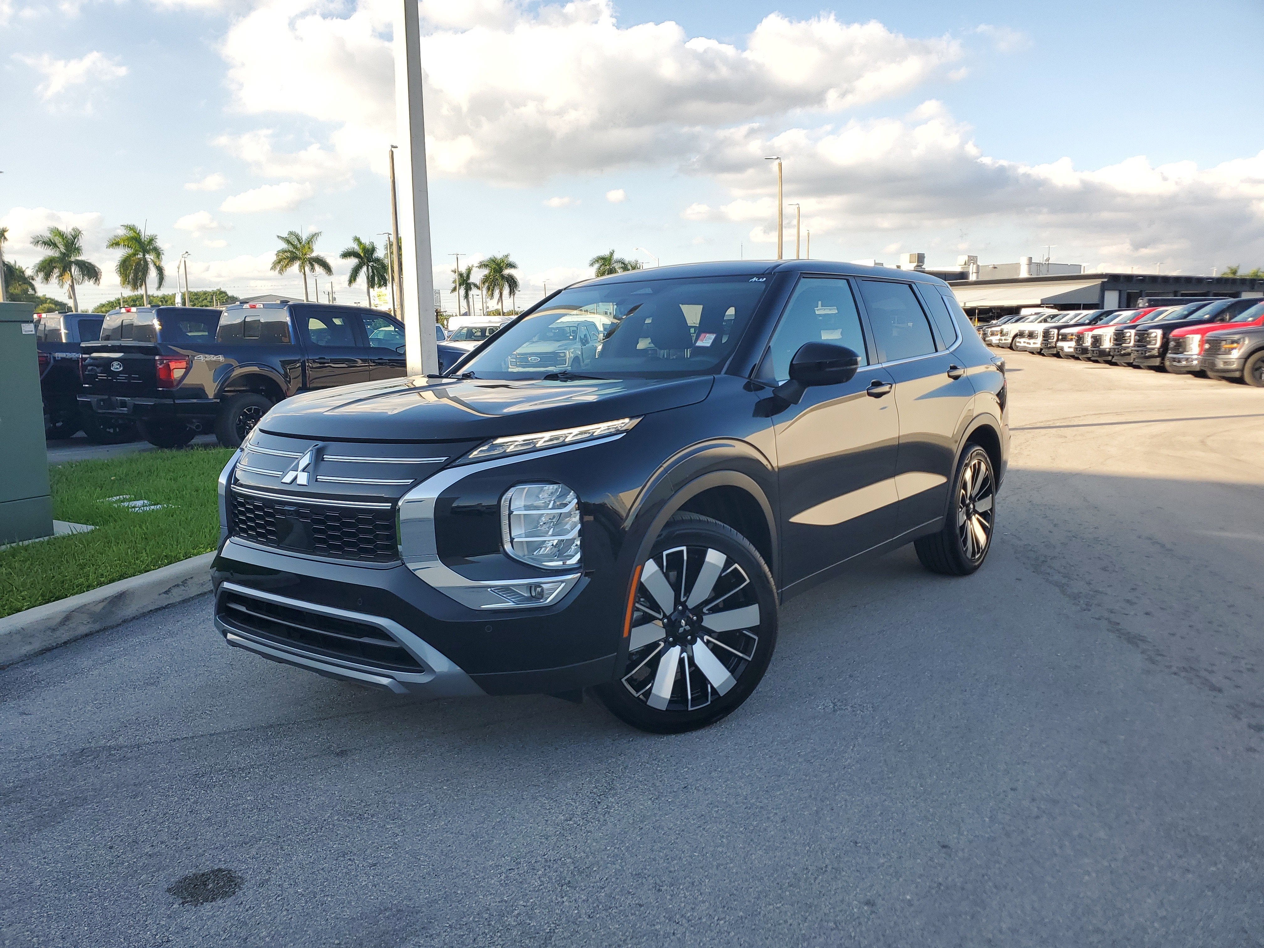 2025 Mitsubishi Outlander SE