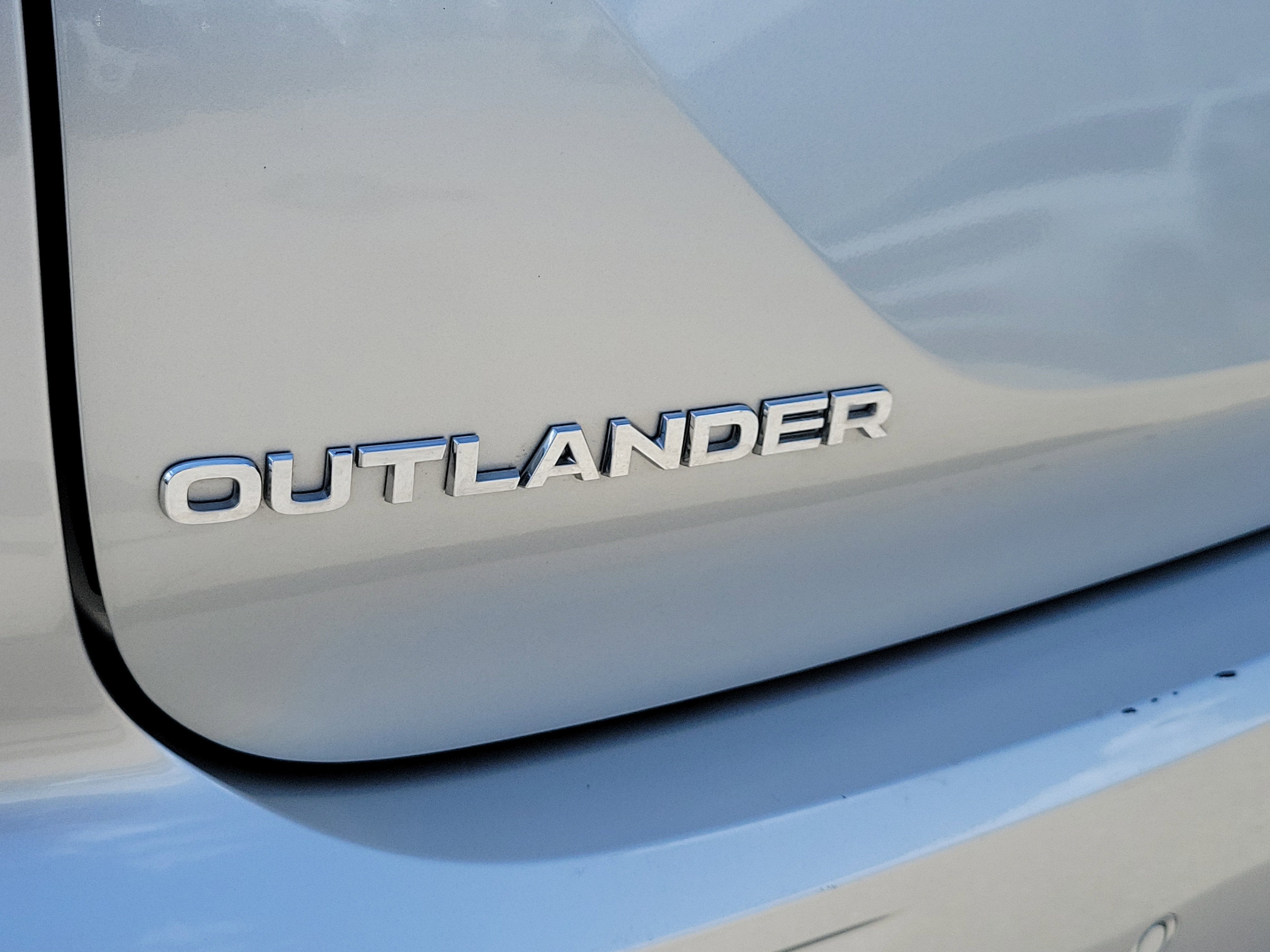 2025 Mitsubishi Outlander SE