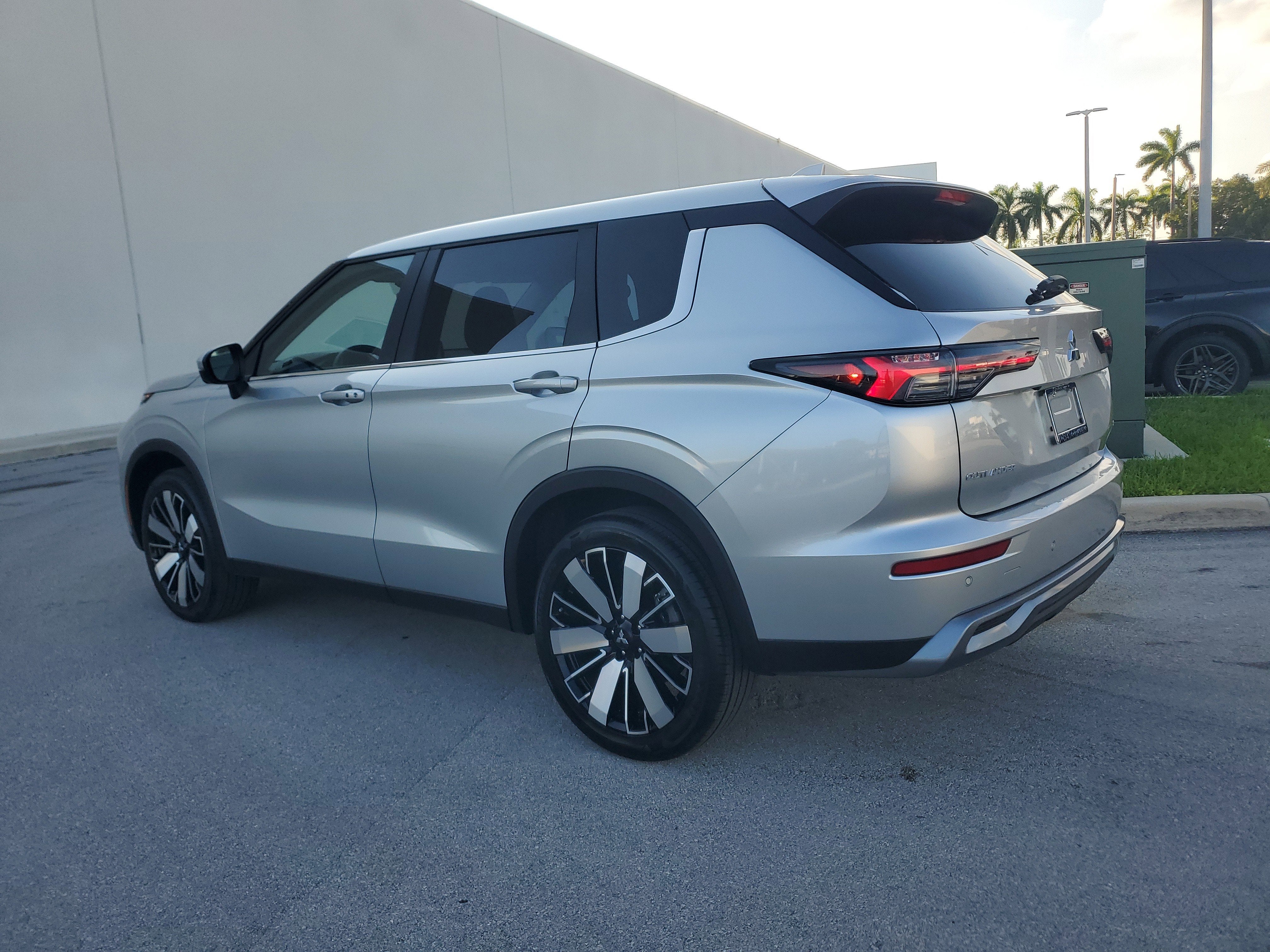 2025 Mitsubishi Outlander SE