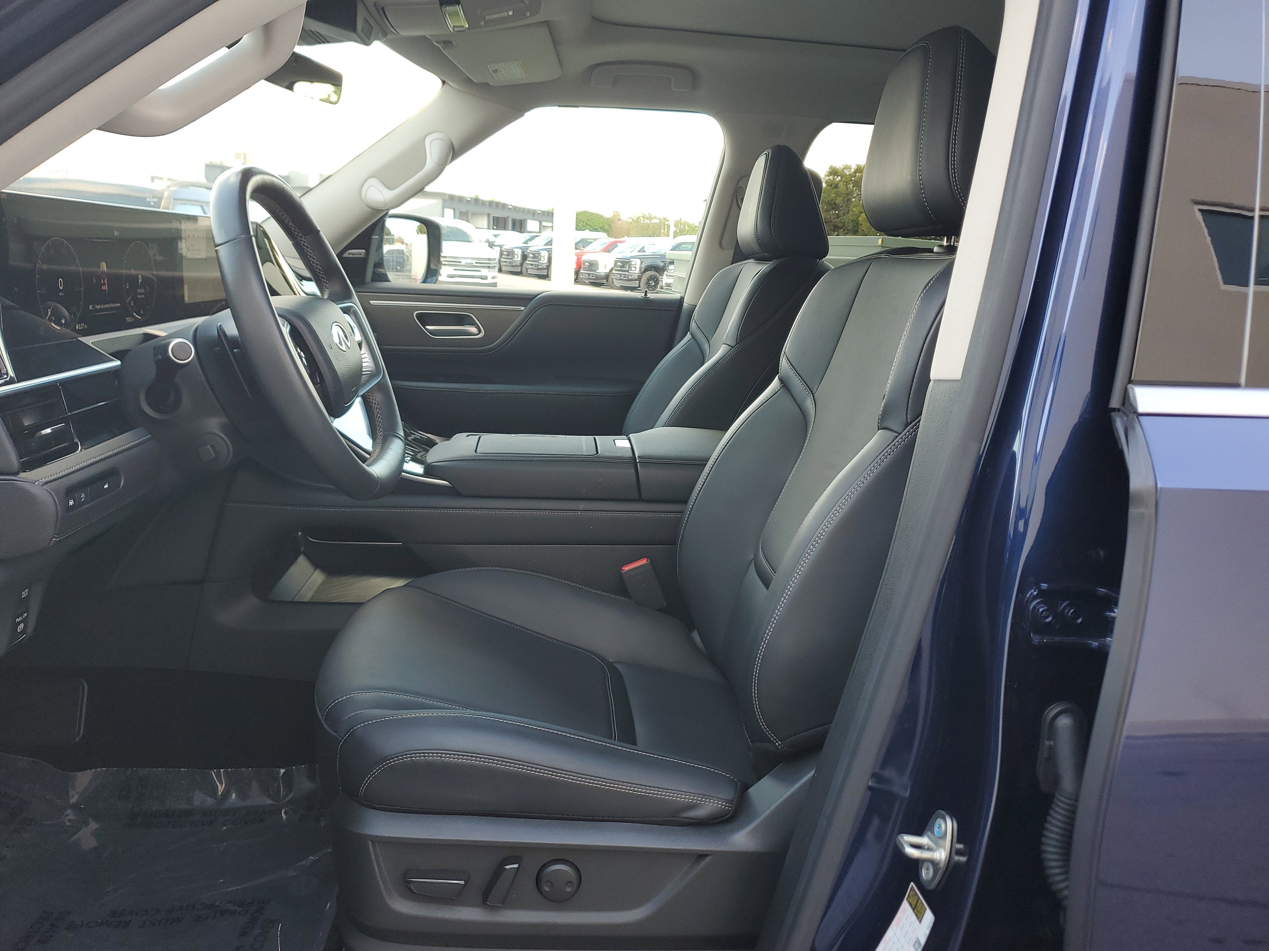 2025 INFINITI QX80 PURE