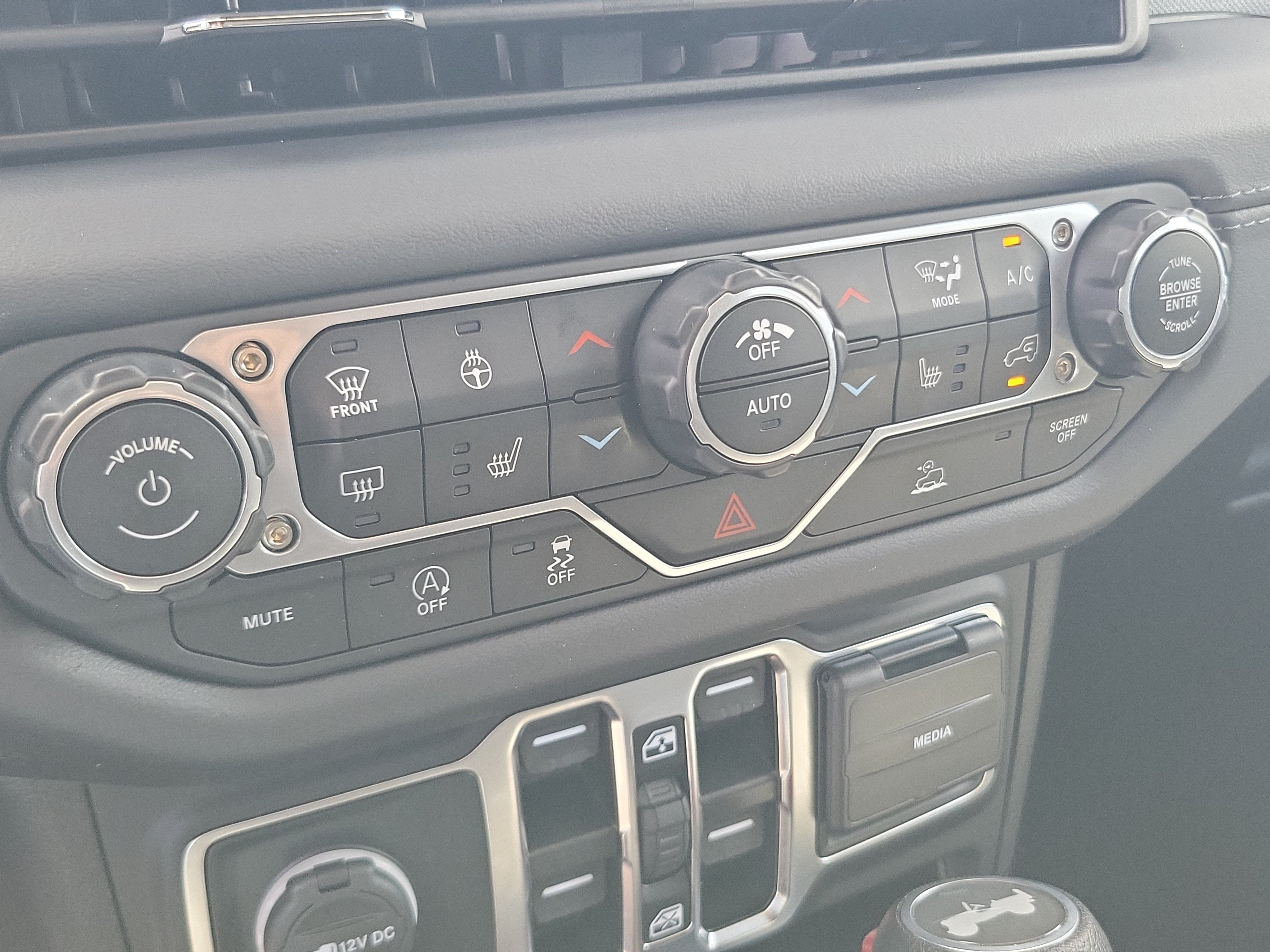 2025 Jeep Wrangler Sahara 4WD