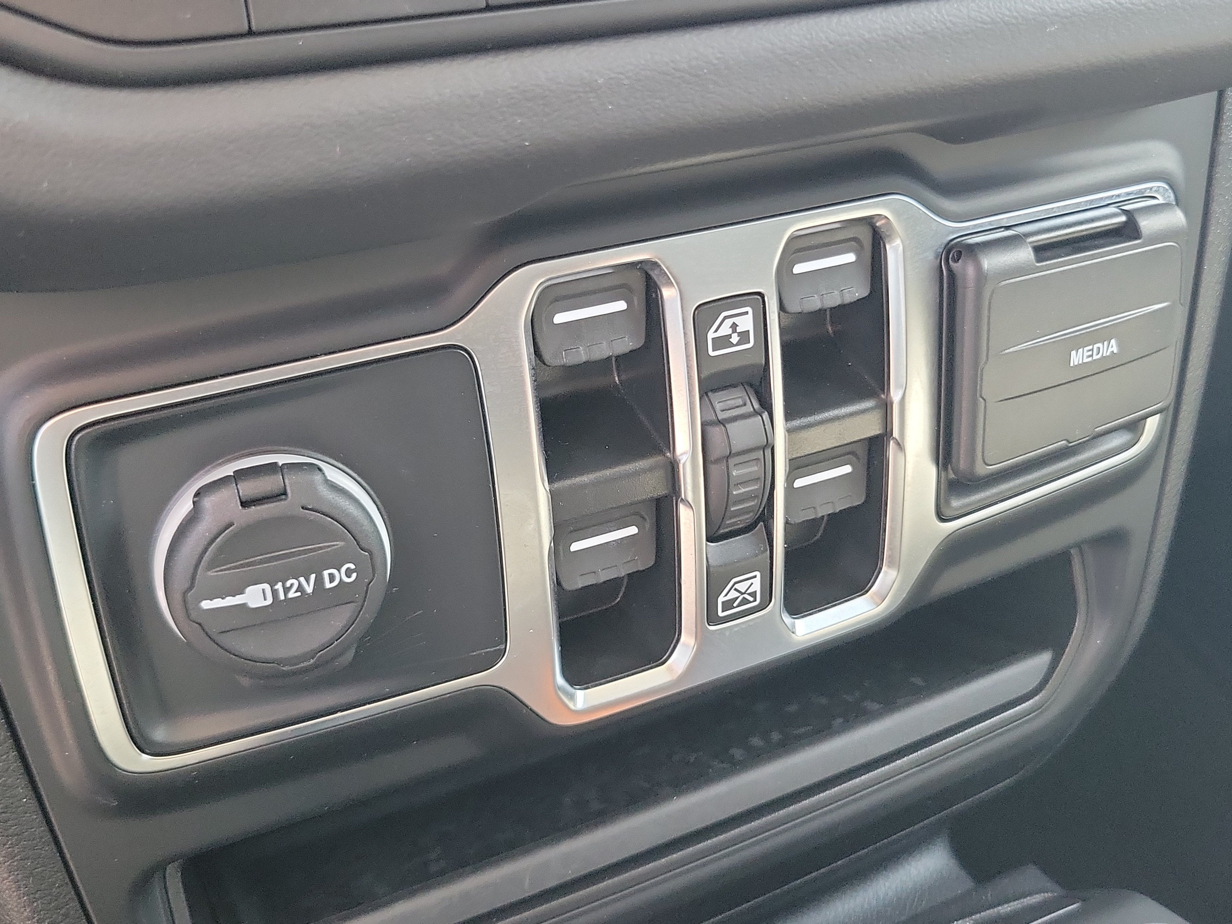 2025 Jeep Wrangler Sahara 4WD