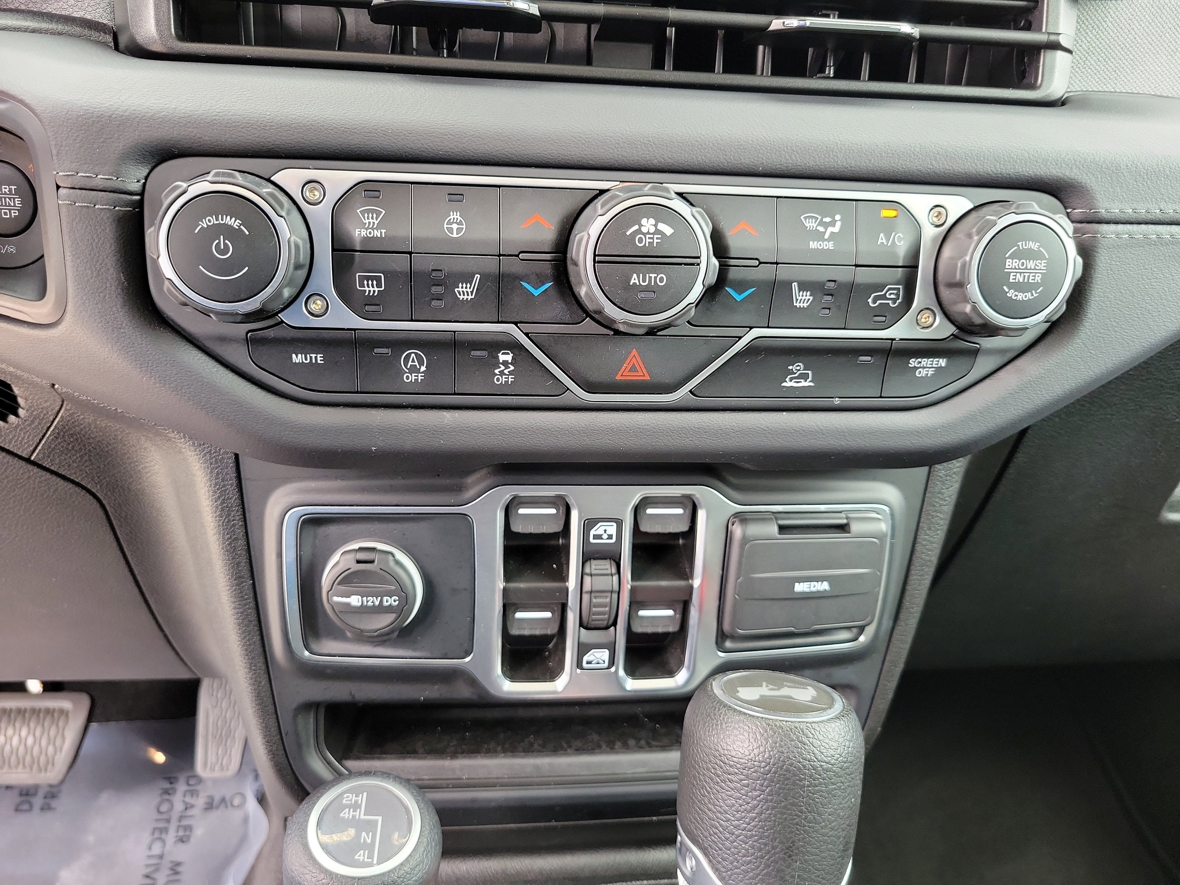 2025 Jeep Wrangler Sahara 4WD