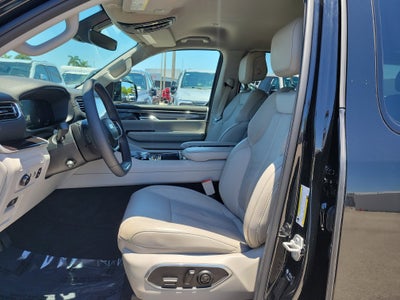 2023 Jeep Wagoneer Base