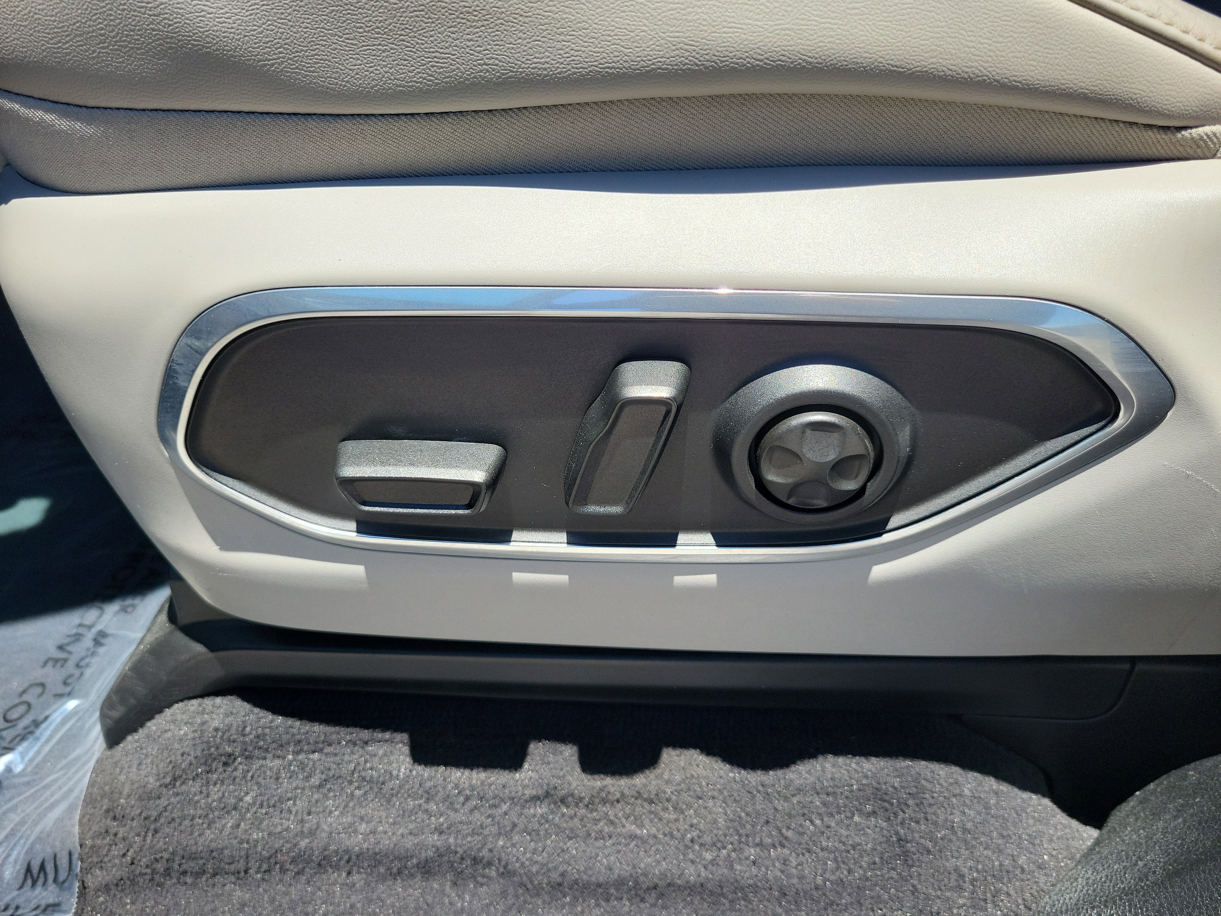 2023 Jeep Wagoneer Base