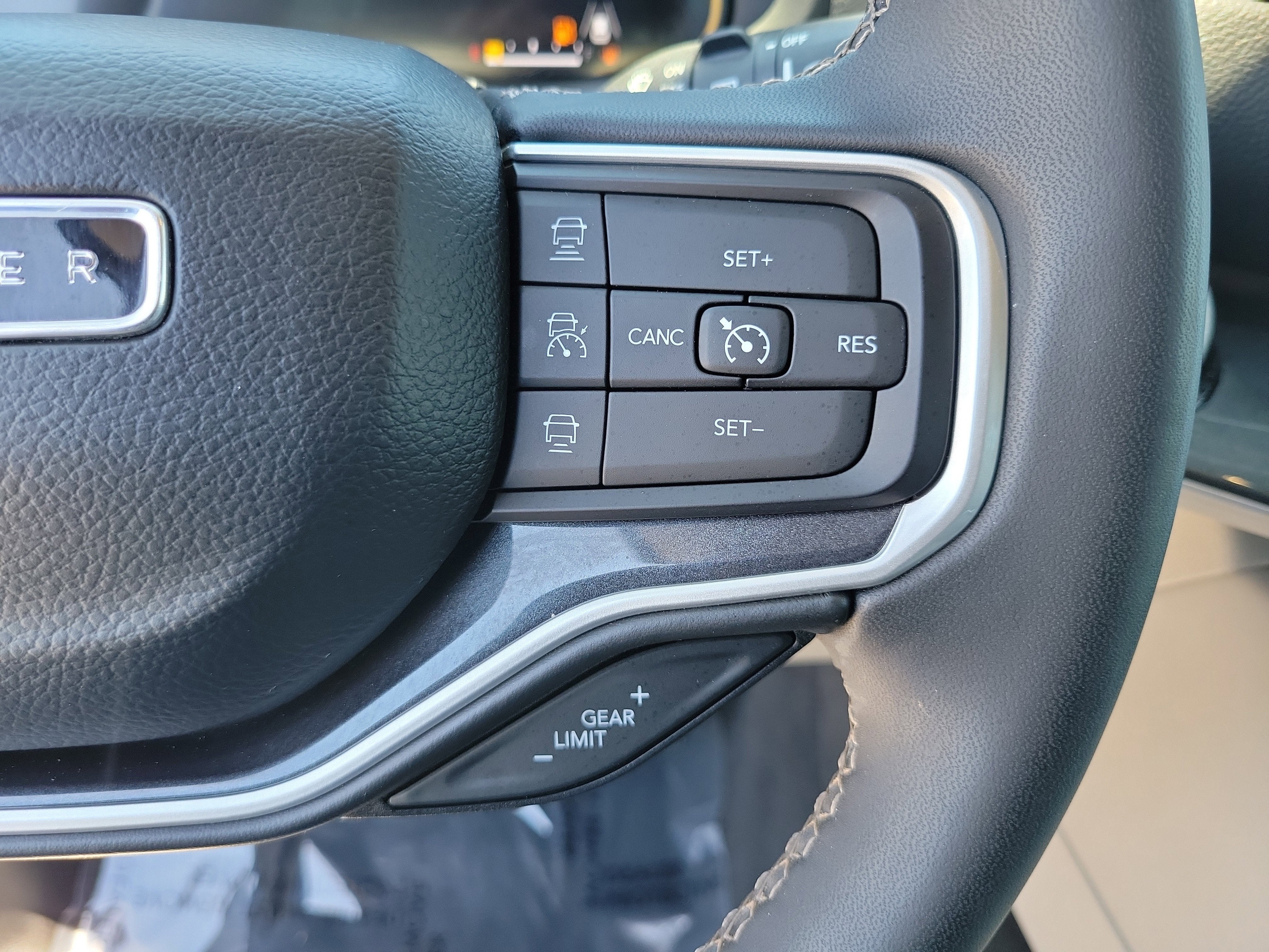 2023 Jeep Wagoneer Base