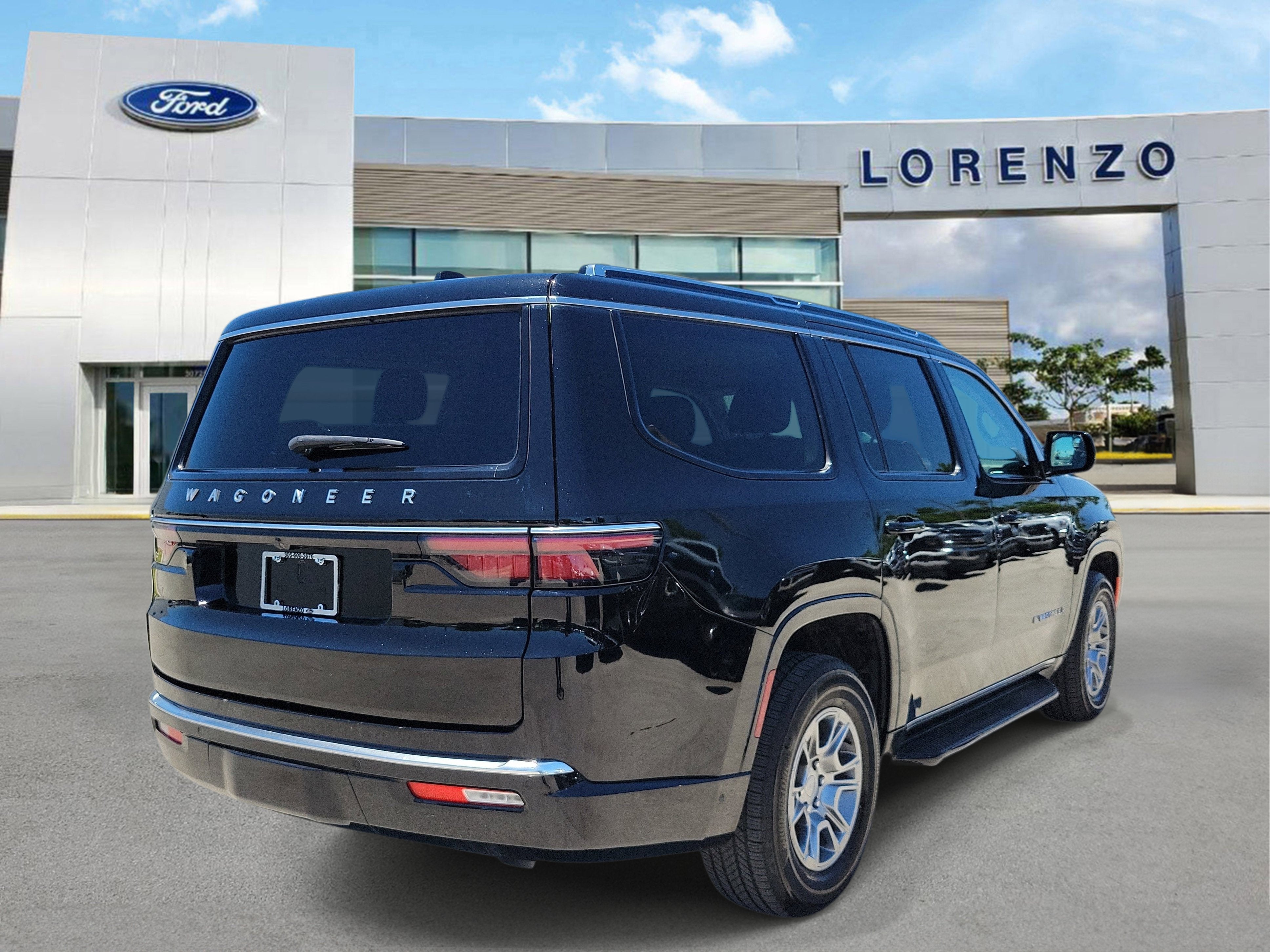 2023 Jeep Wagoneer Base