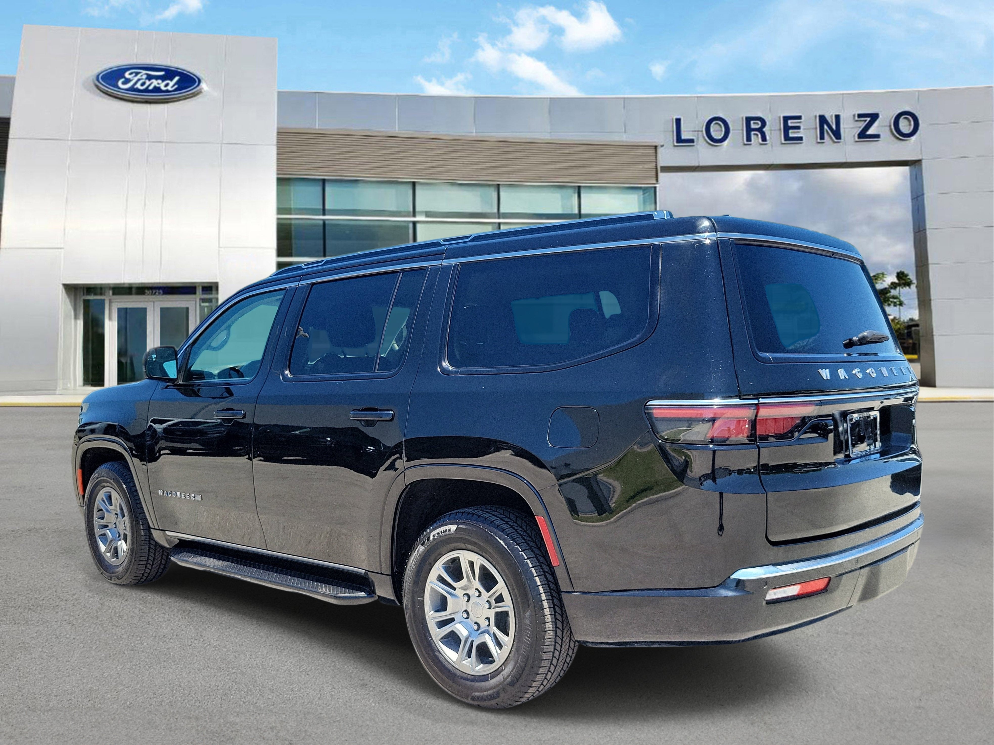 2023 Jeep Wagoneer Base