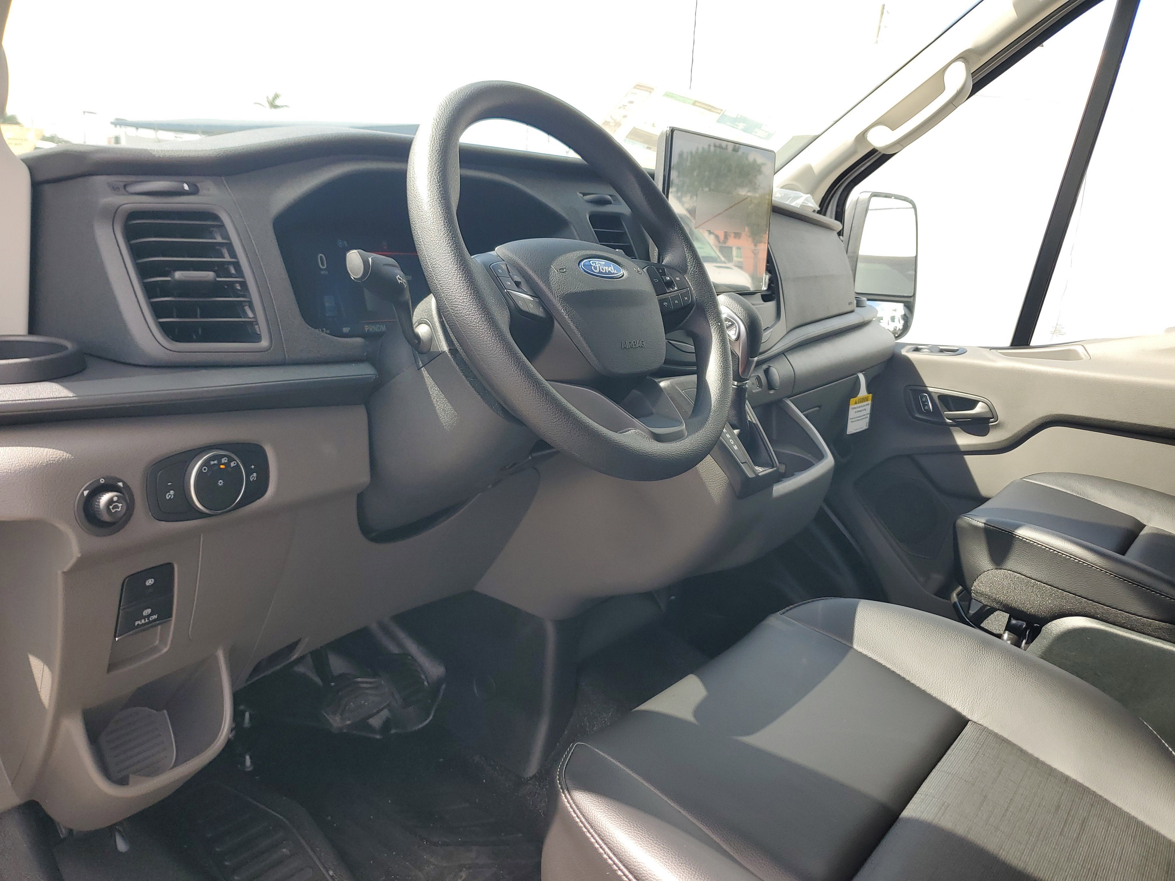 2026 Ford Transit Passenger Wagon XL