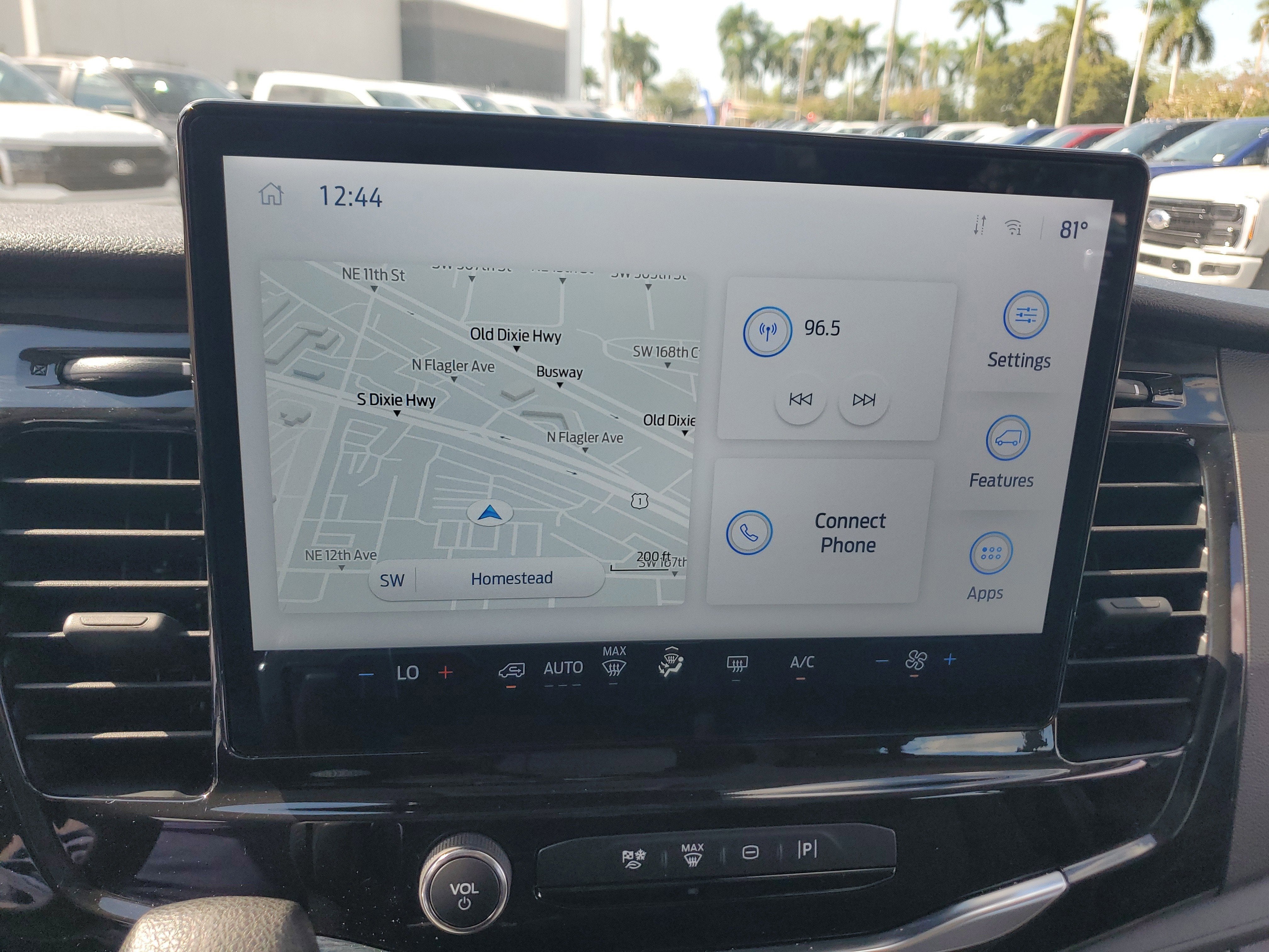 2024 Ford Transit Passenger Wagon XLT