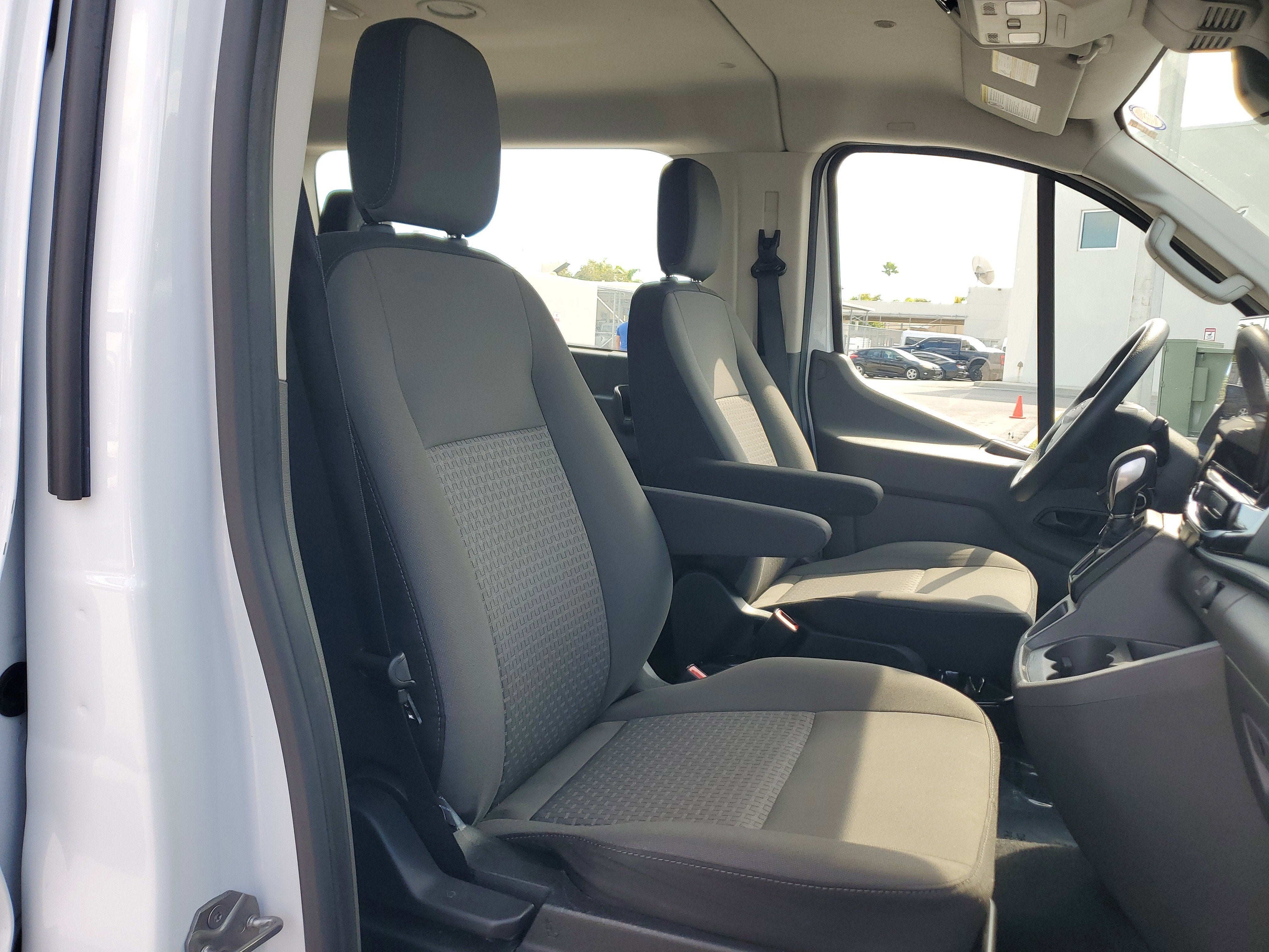 2024 Ford Transit Passenger Wagon XLT