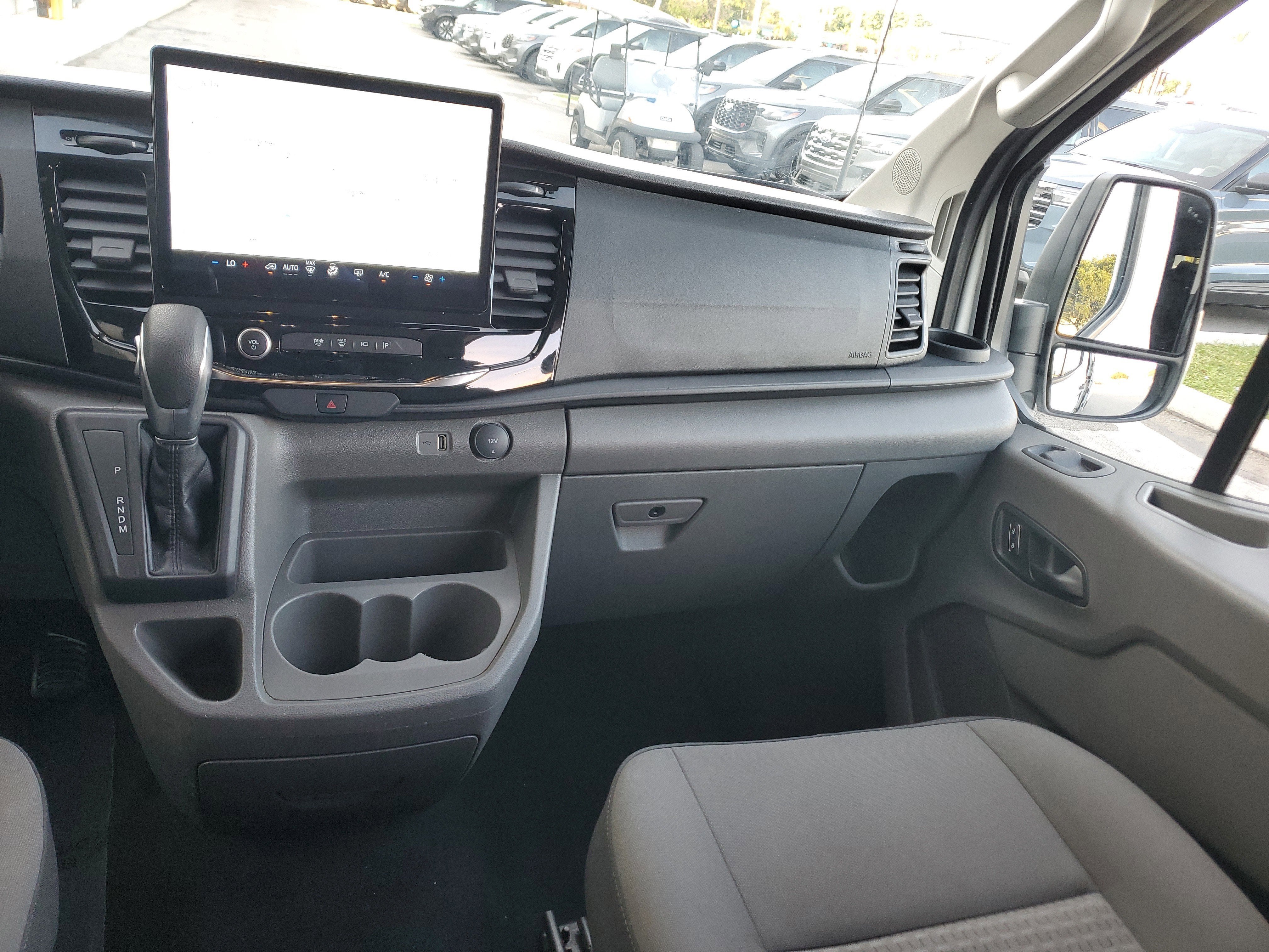 2023 Ford Transit Passenger Wagon XLT