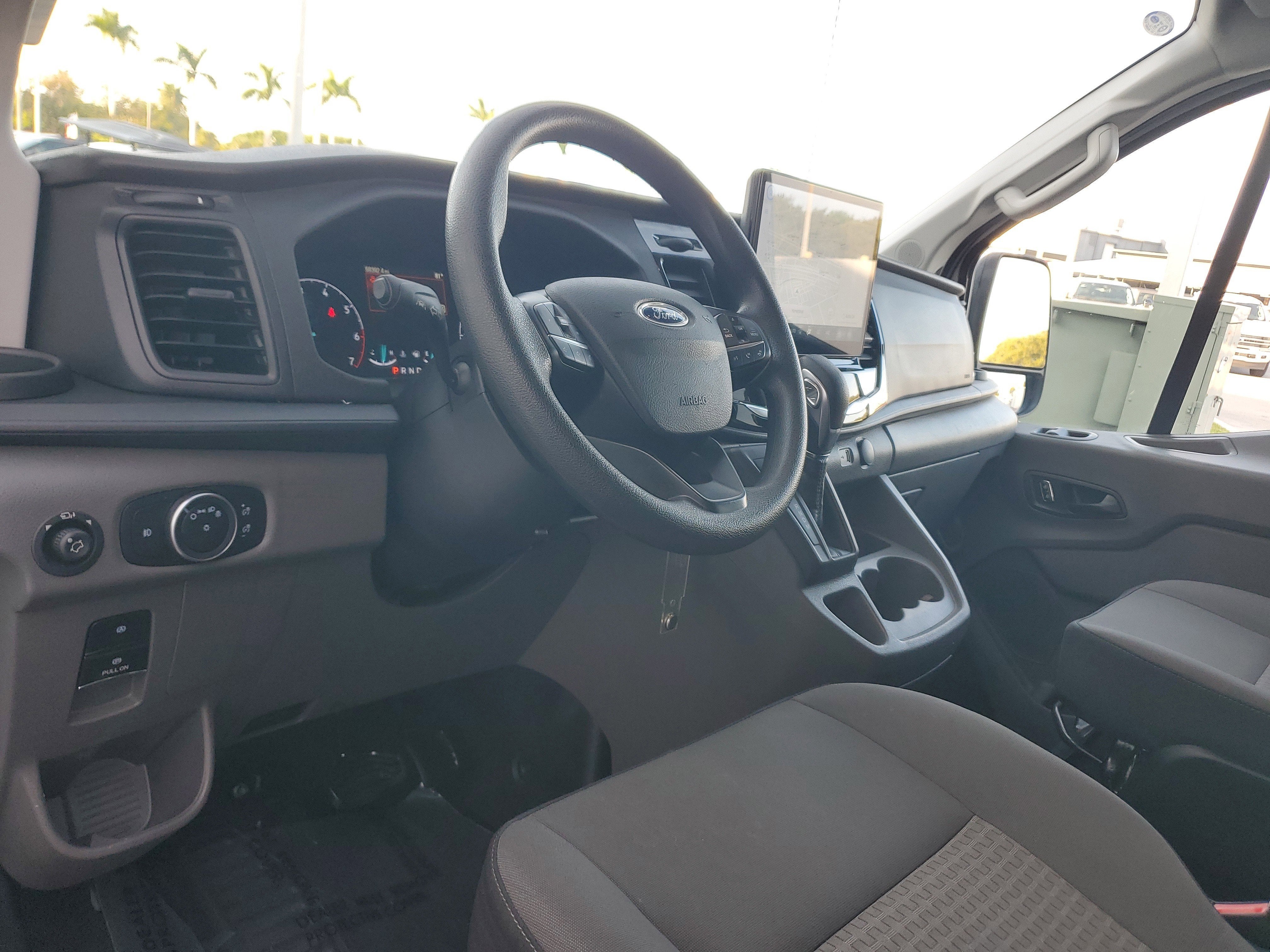 2023 Ford Transit Passenger Wagon XLT