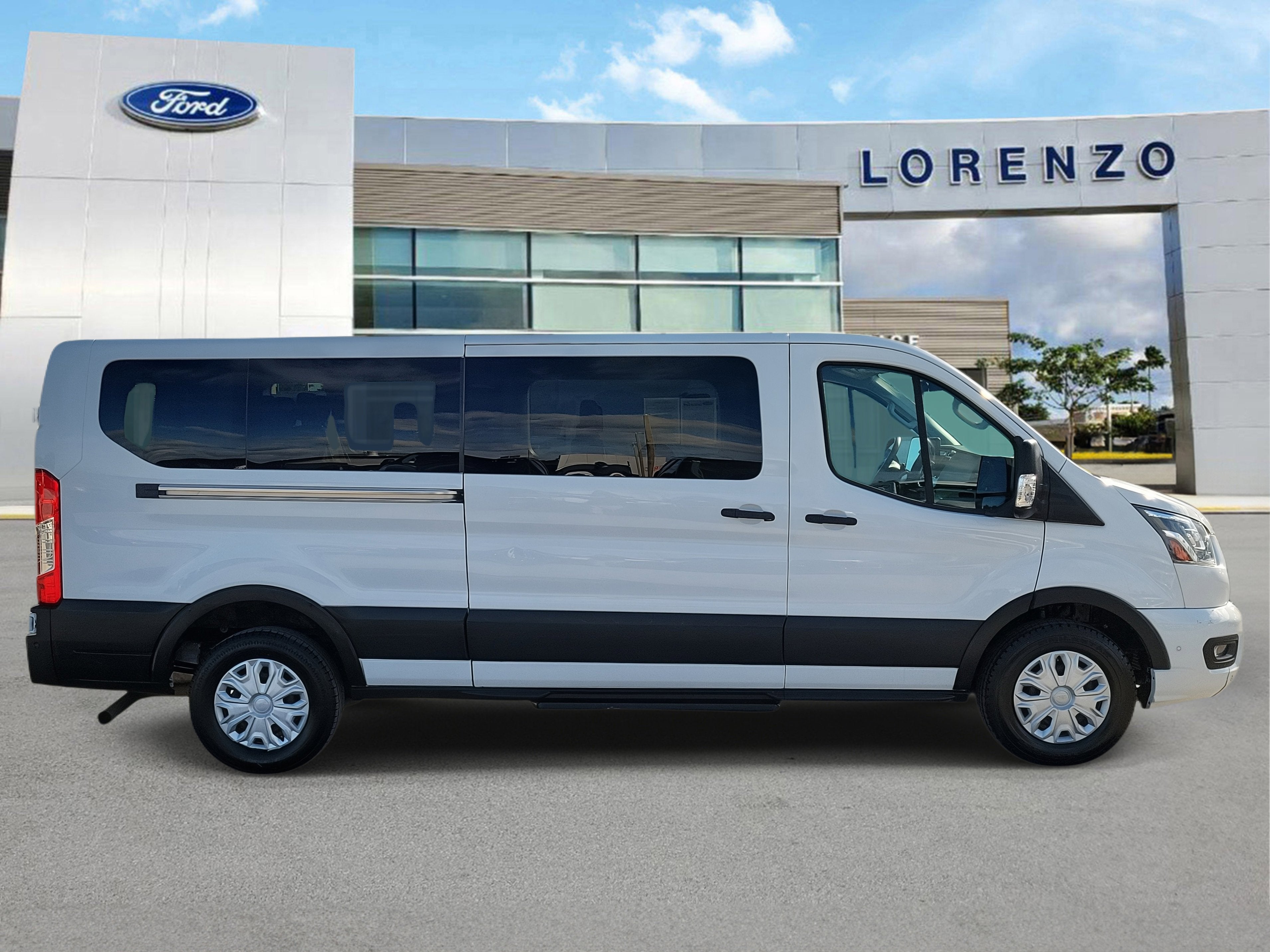 2023 Ford Transit Passenger Wagon XLT