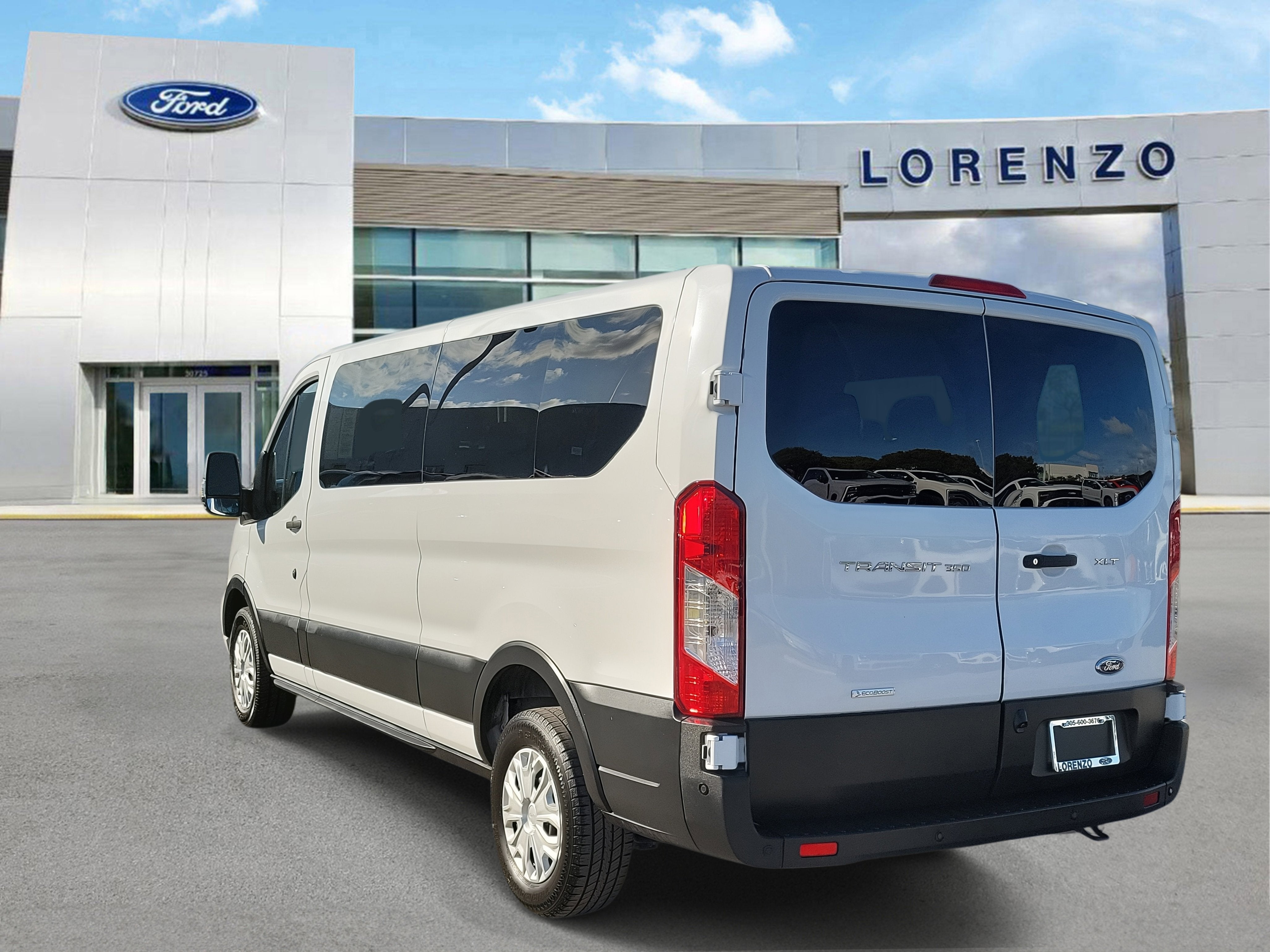 2023 Ford Transit Passenger Wagon XLT
