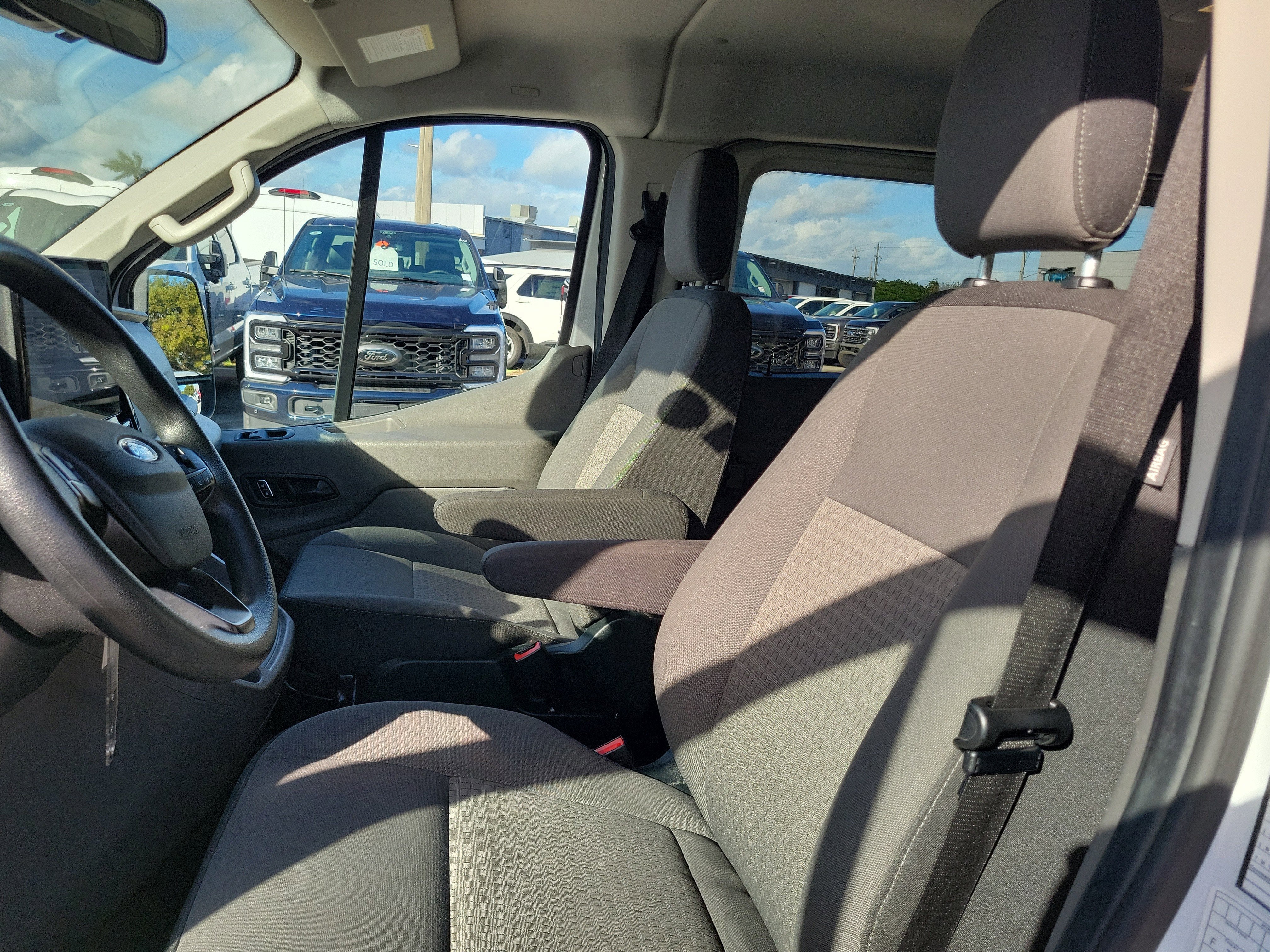 2023 Ford Transit Passenger Wagon XLT