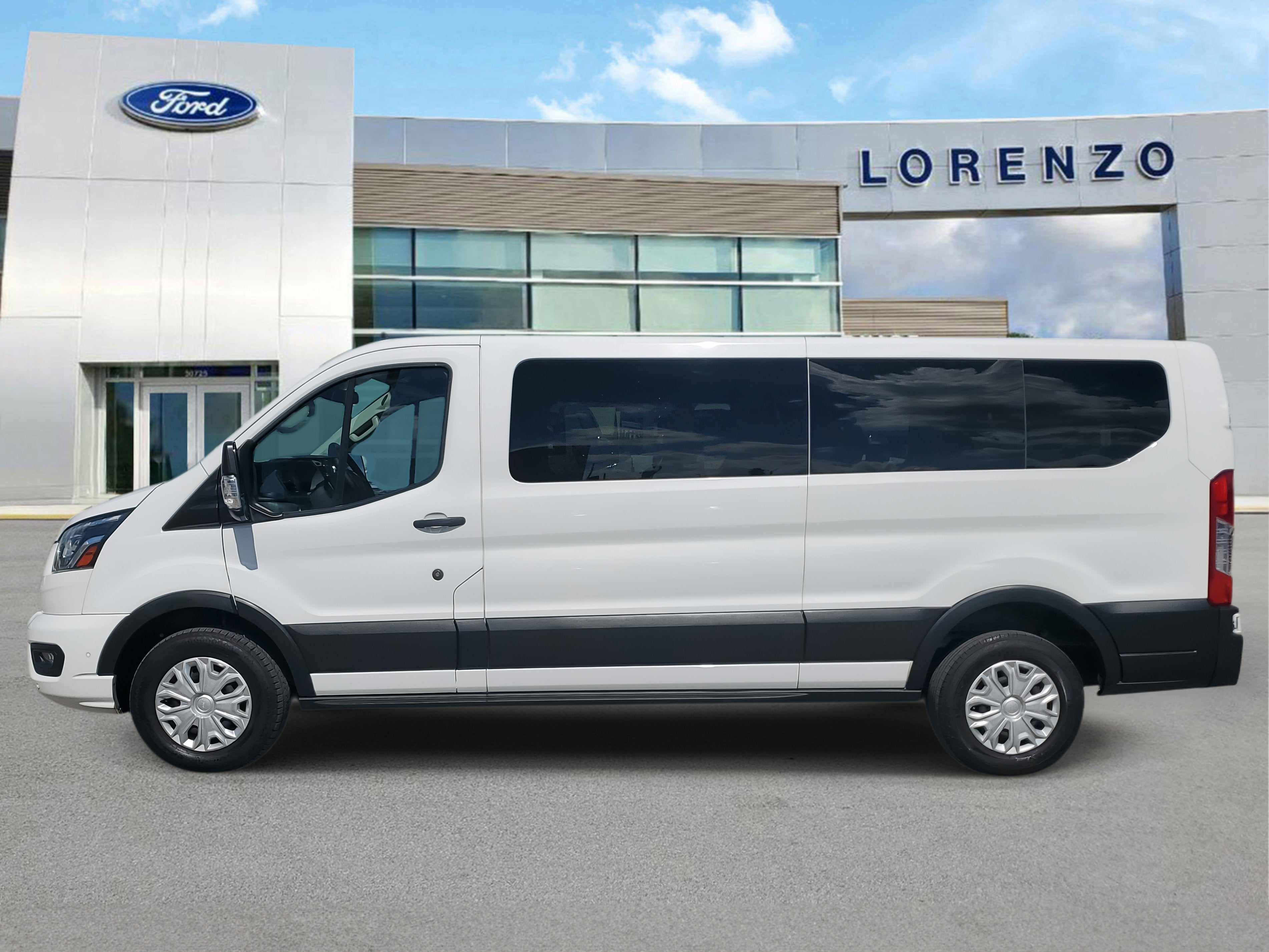 2023 Ford Transit Passenger Wagon XLT