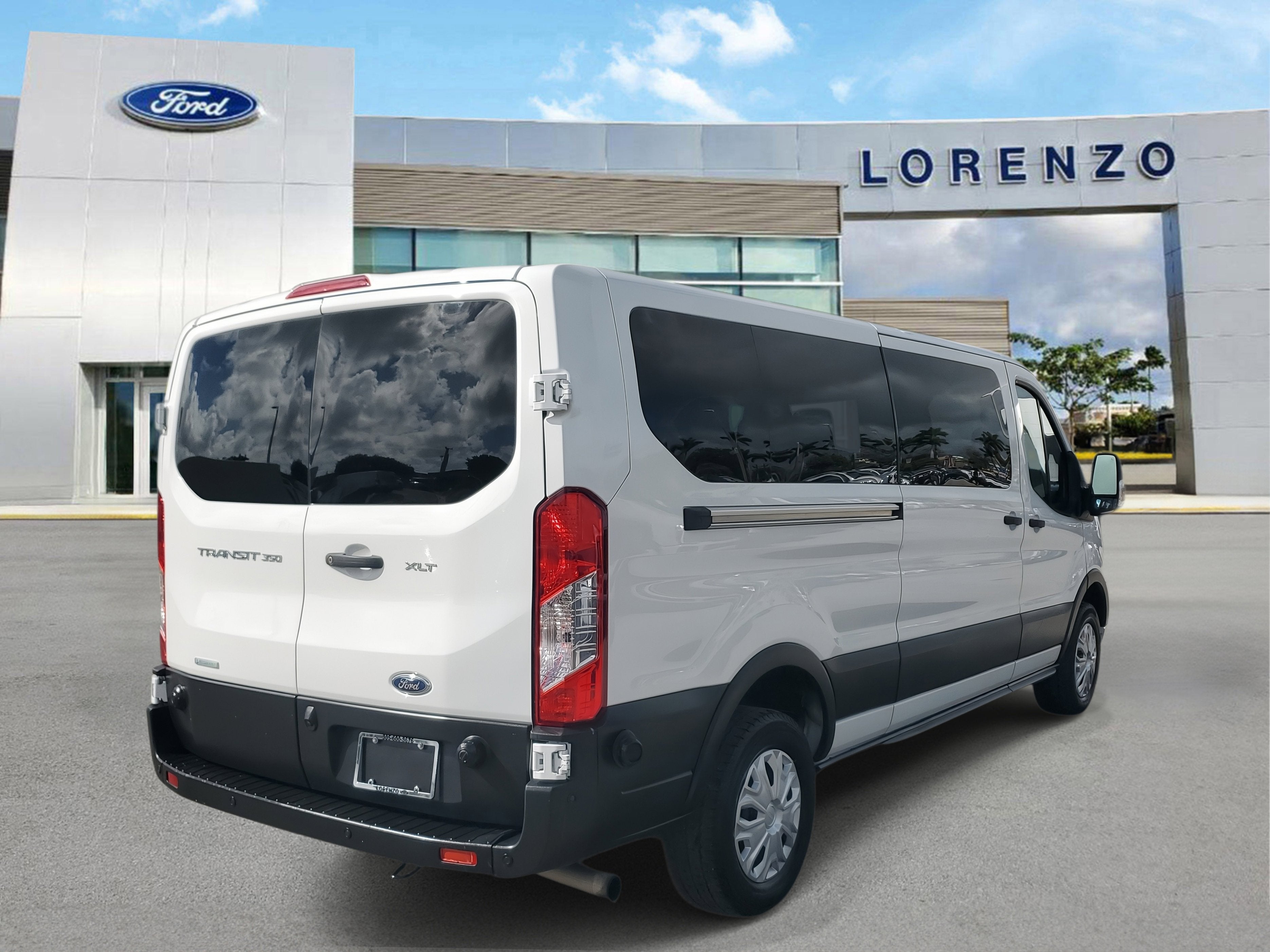 2024 Ford Transit Passenger Wagon XLT
