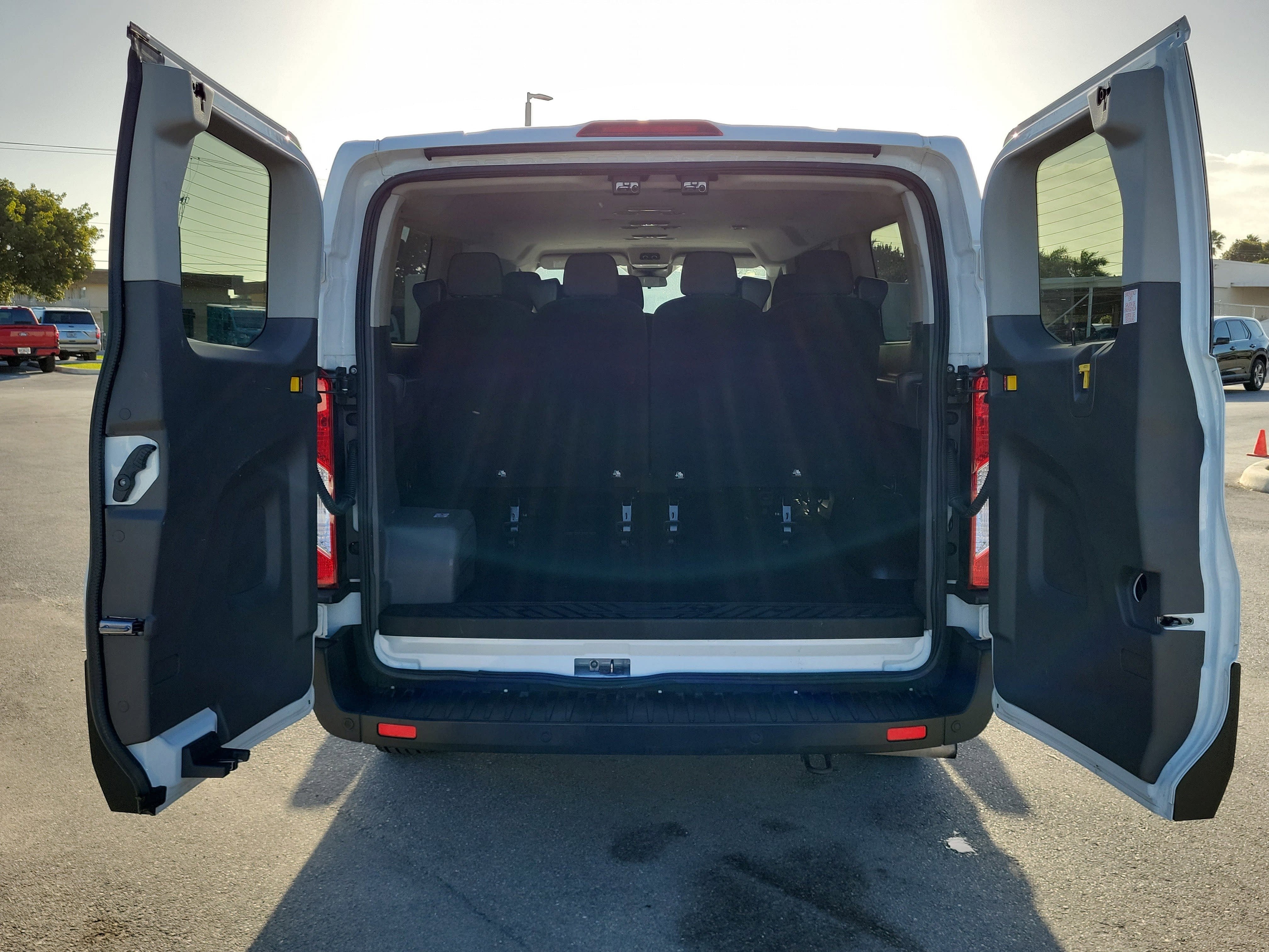 2023 Ford Transit Passenger Wagon XLT