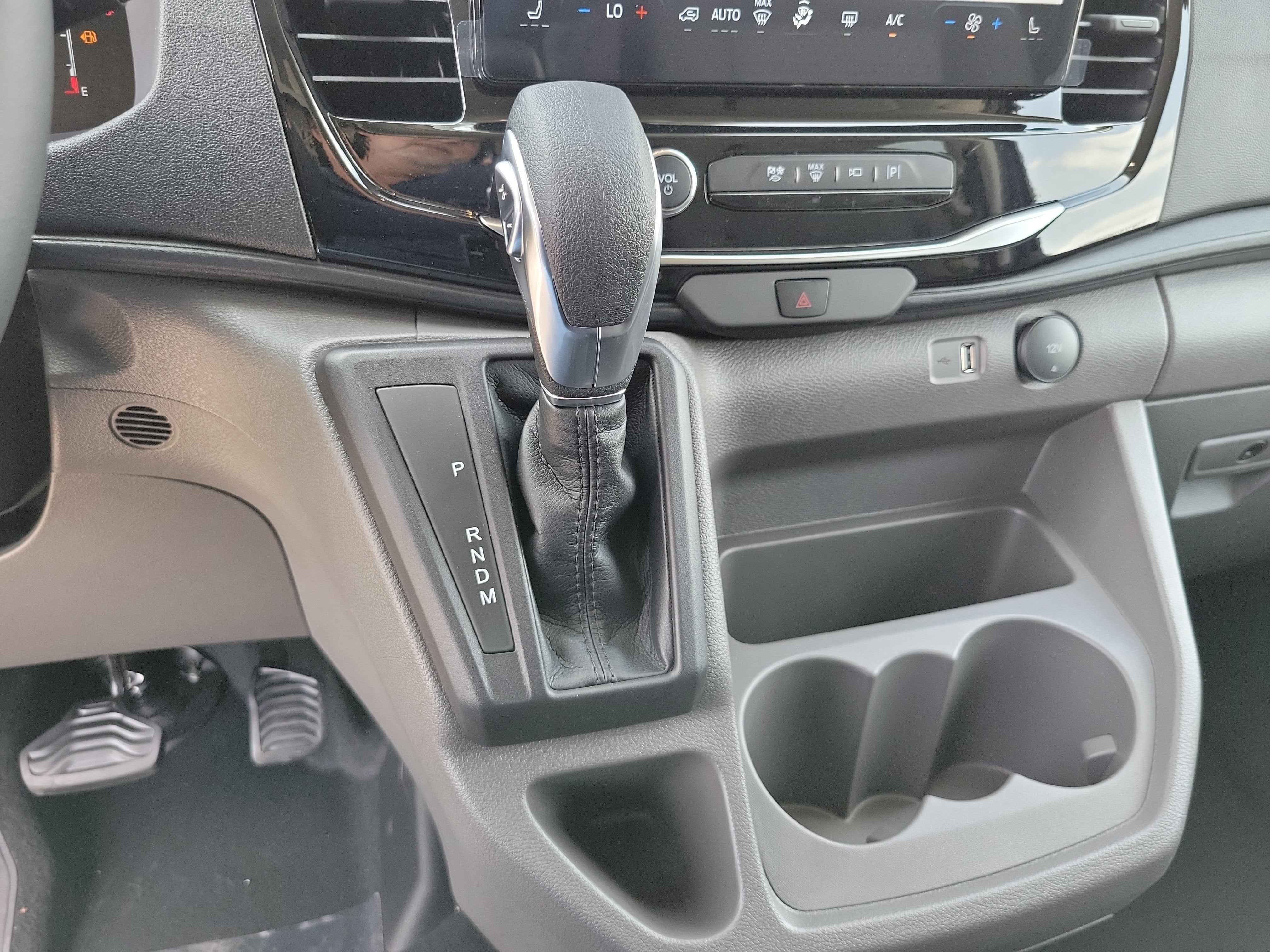 2026 Ford Transit Passenger Wagon XLT