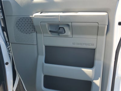 2022 Ford E-Series Cutaway Base