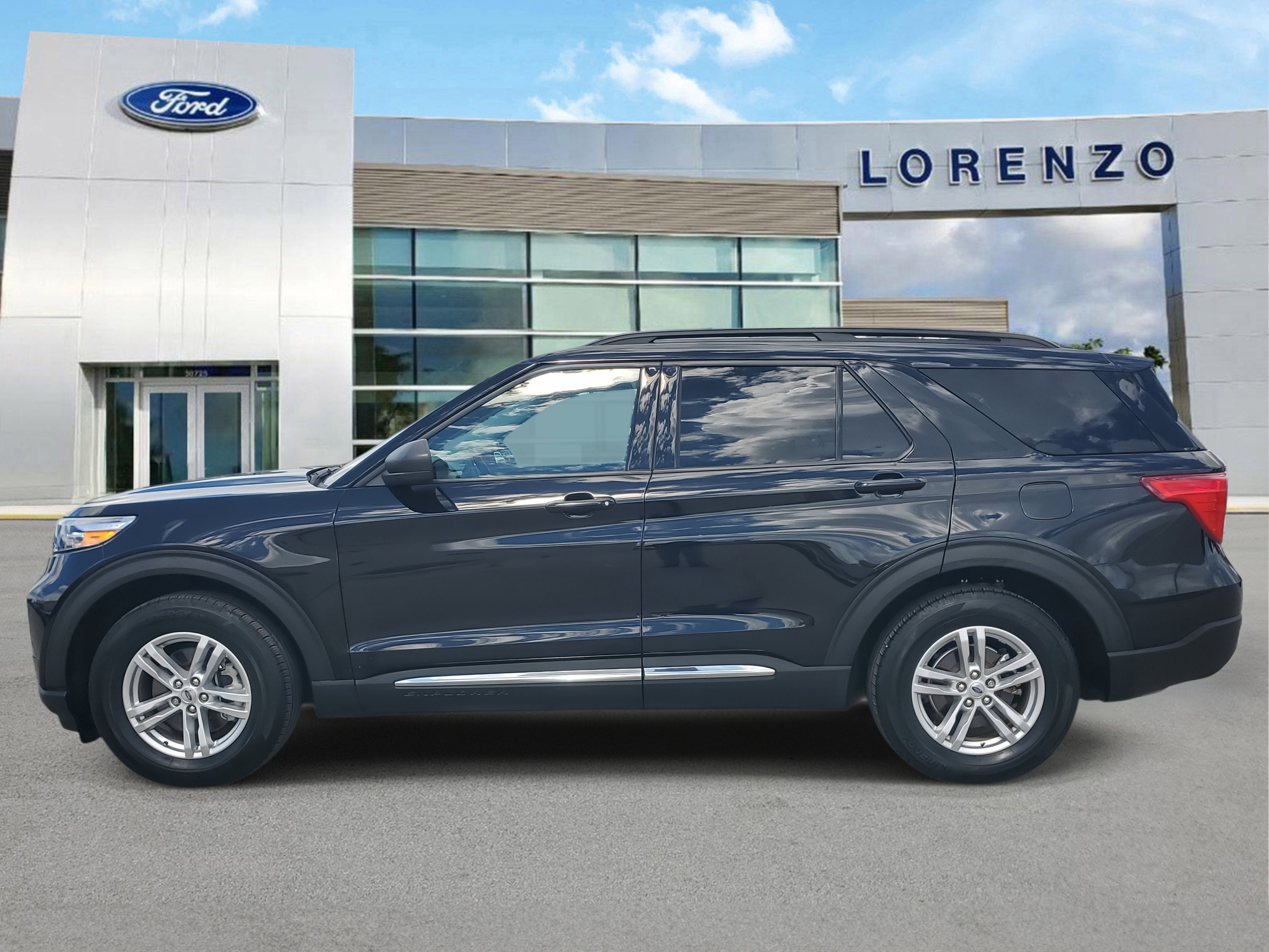 2023 Ford Explorer XLT
