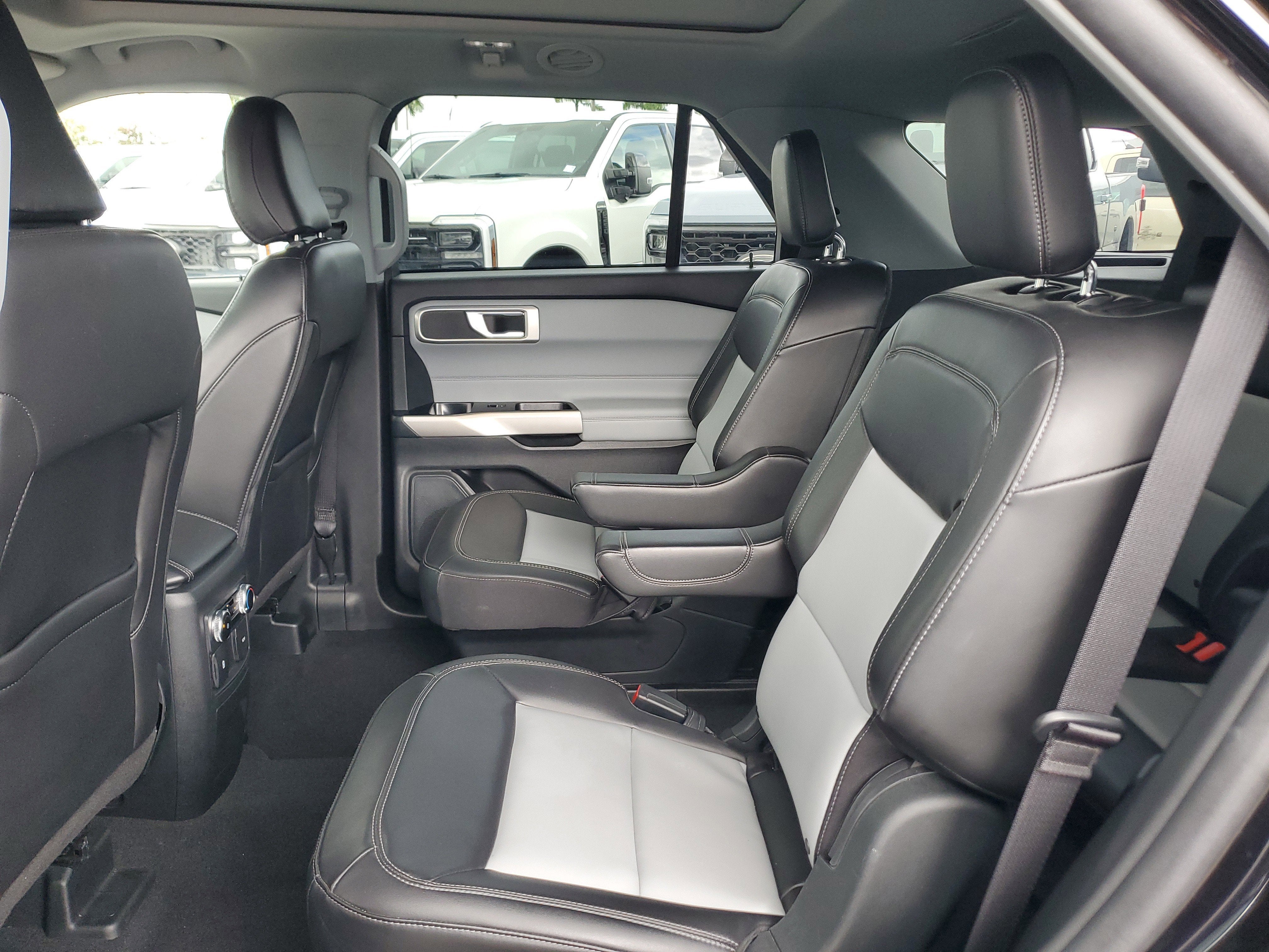 2023 Ford Explorer XLT 4WD