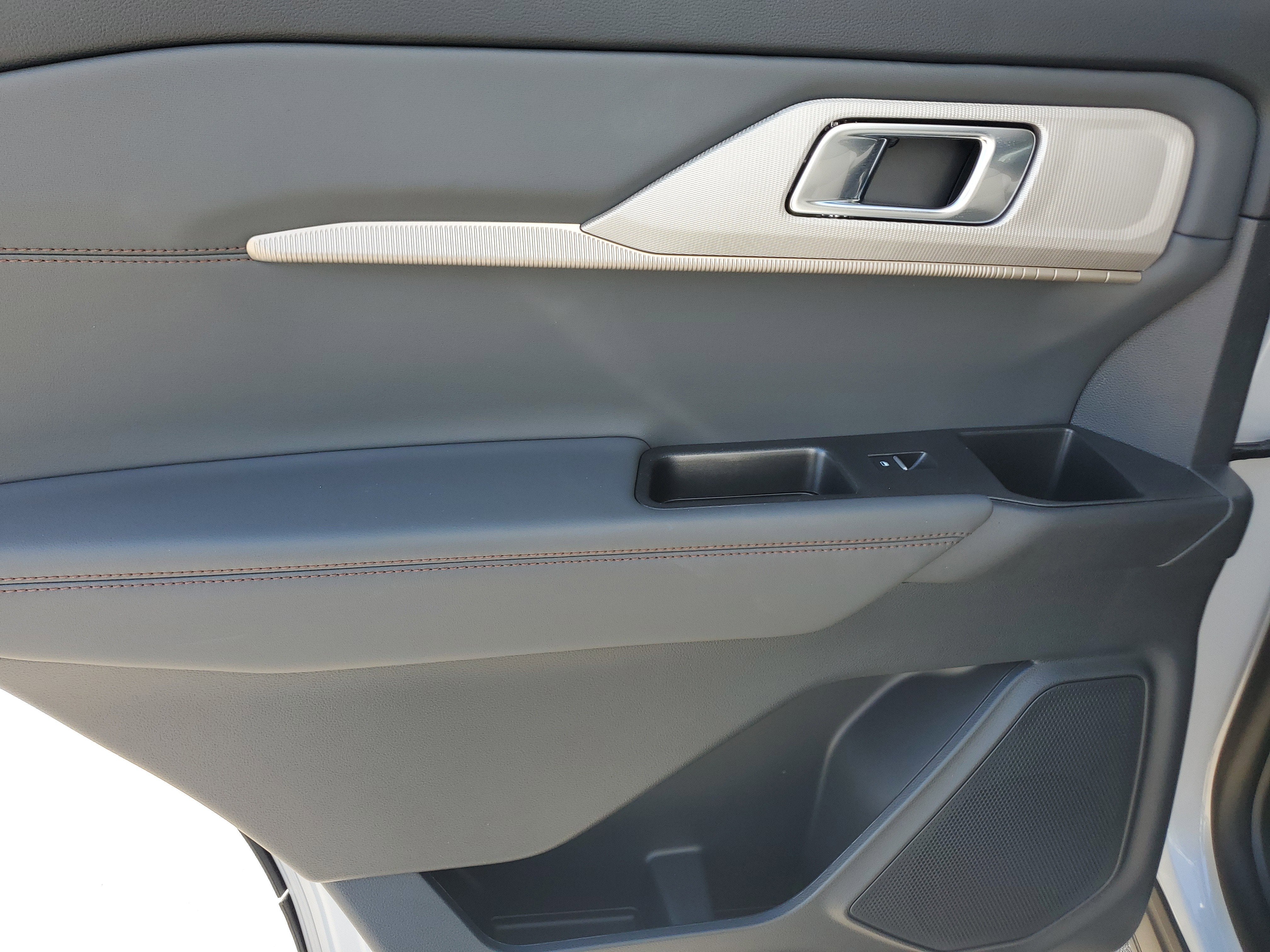 2026 Ford Explorer Active w/100A Pkg