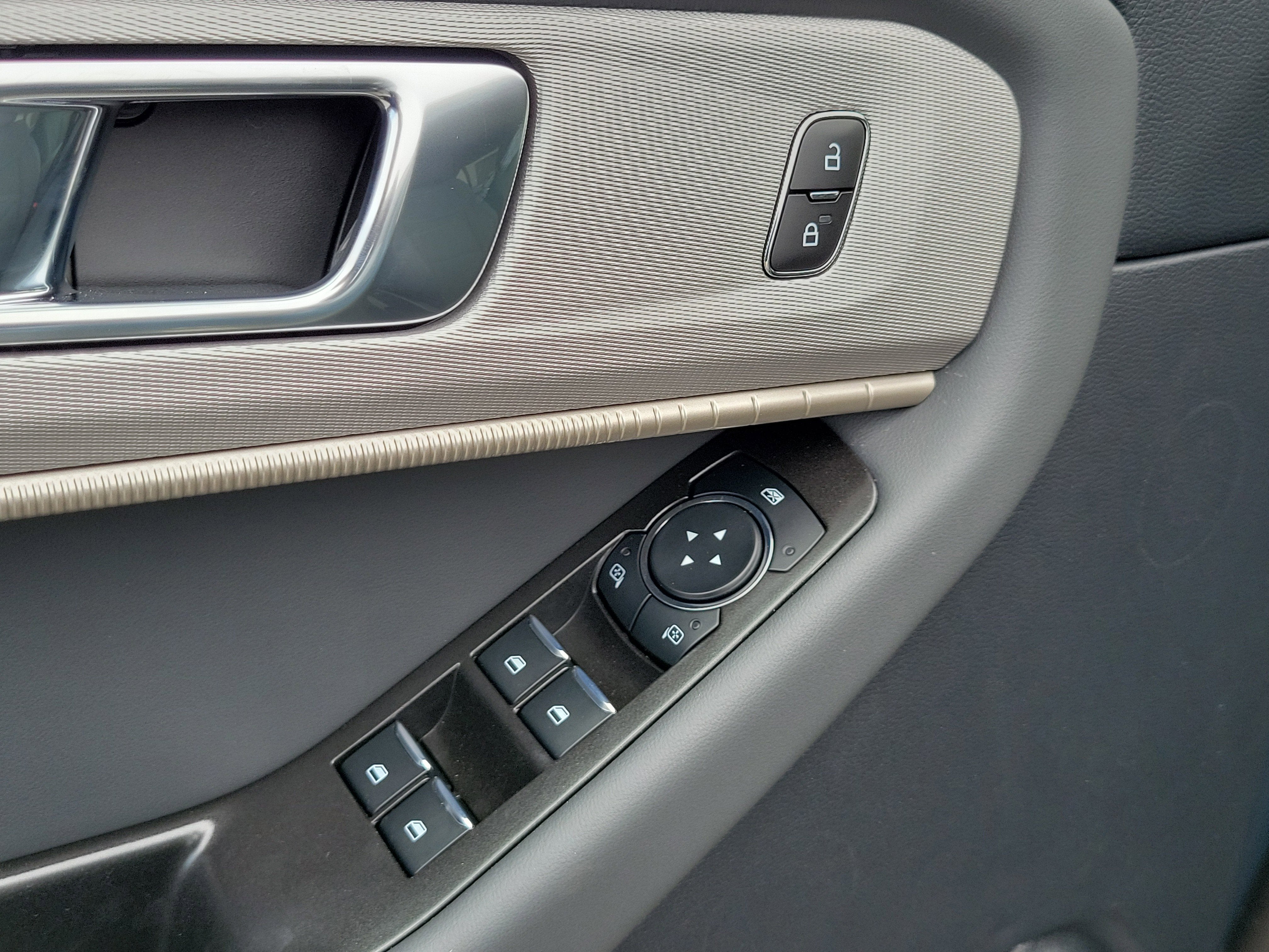 2026 Ford Explorer Active w/100A Pkg
