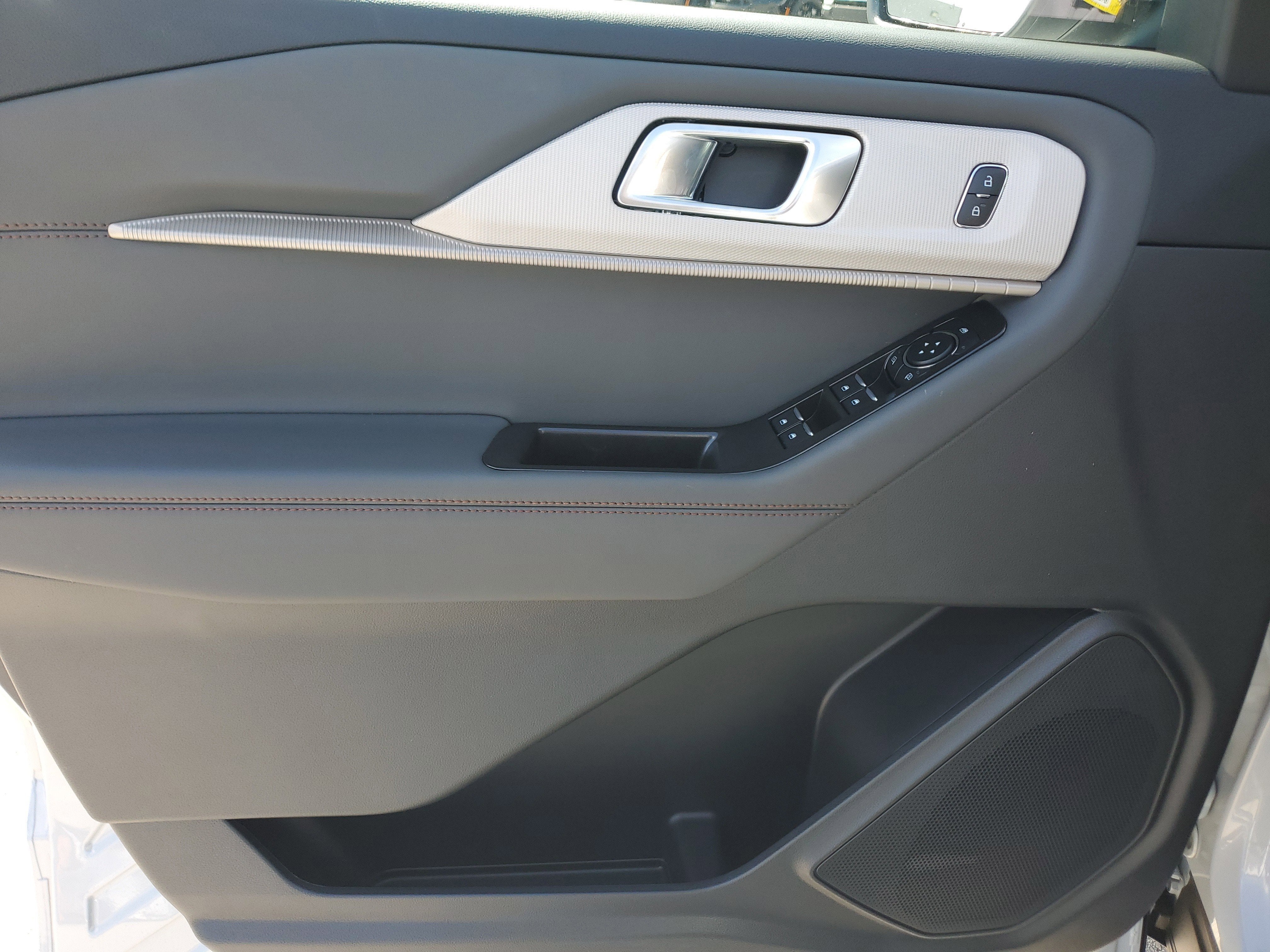 2026 Ford Explorer Active w/100A Pkg